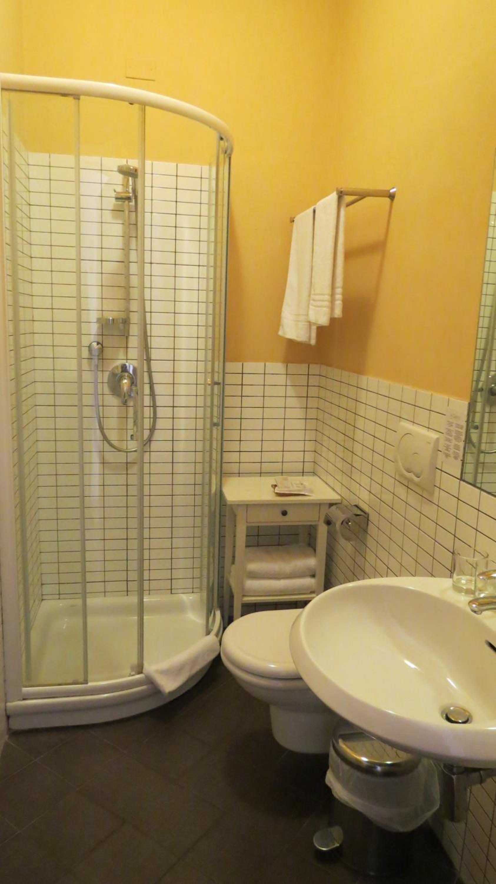 Classic Double Room - Photo 9