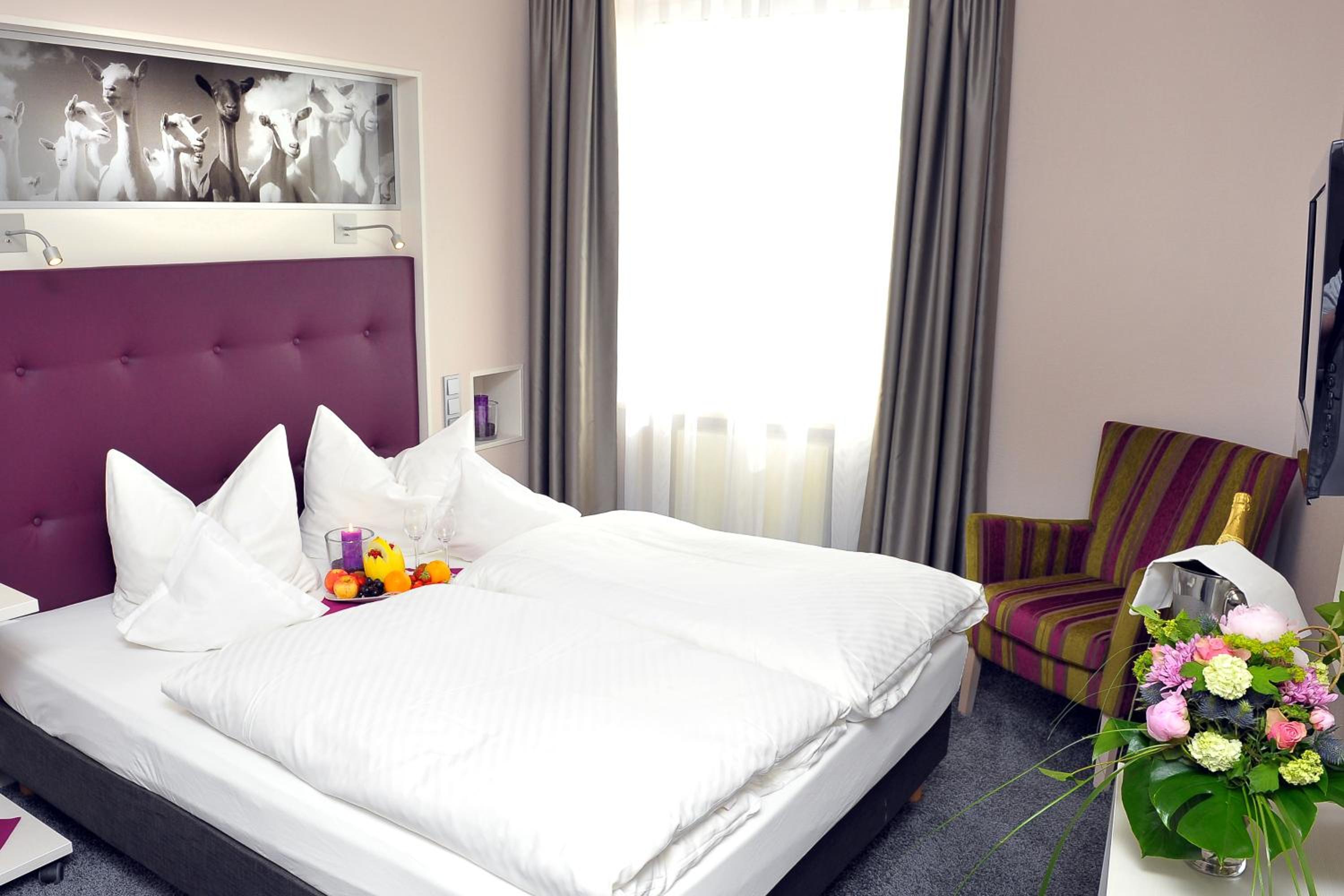 Budget Double Room - Photo 2