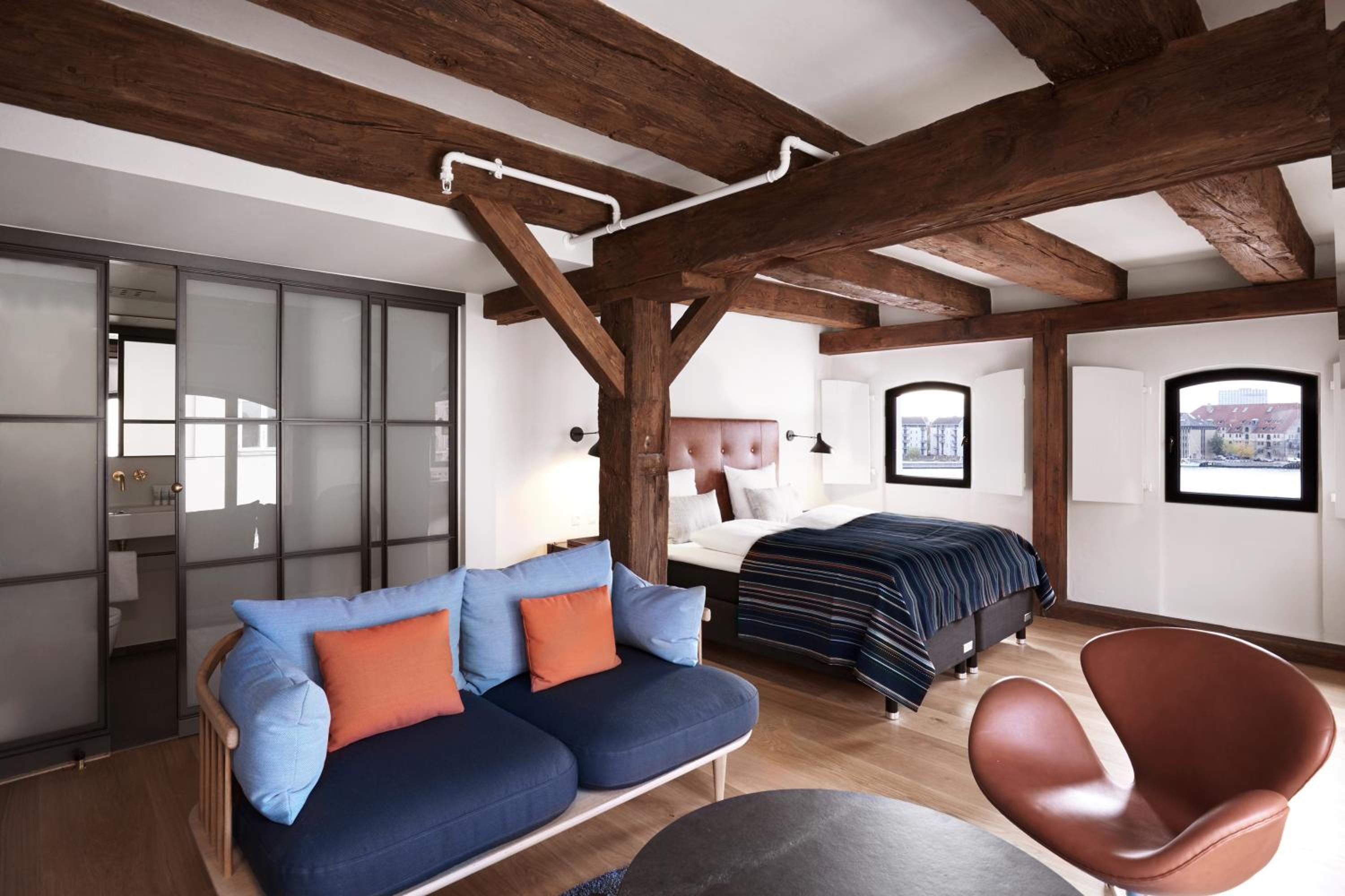 Junior Suite Deluxe View thumbnail 6