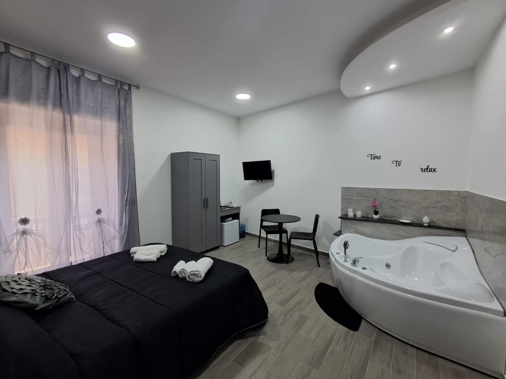 Deluxe Double Room with Bath photo 2
