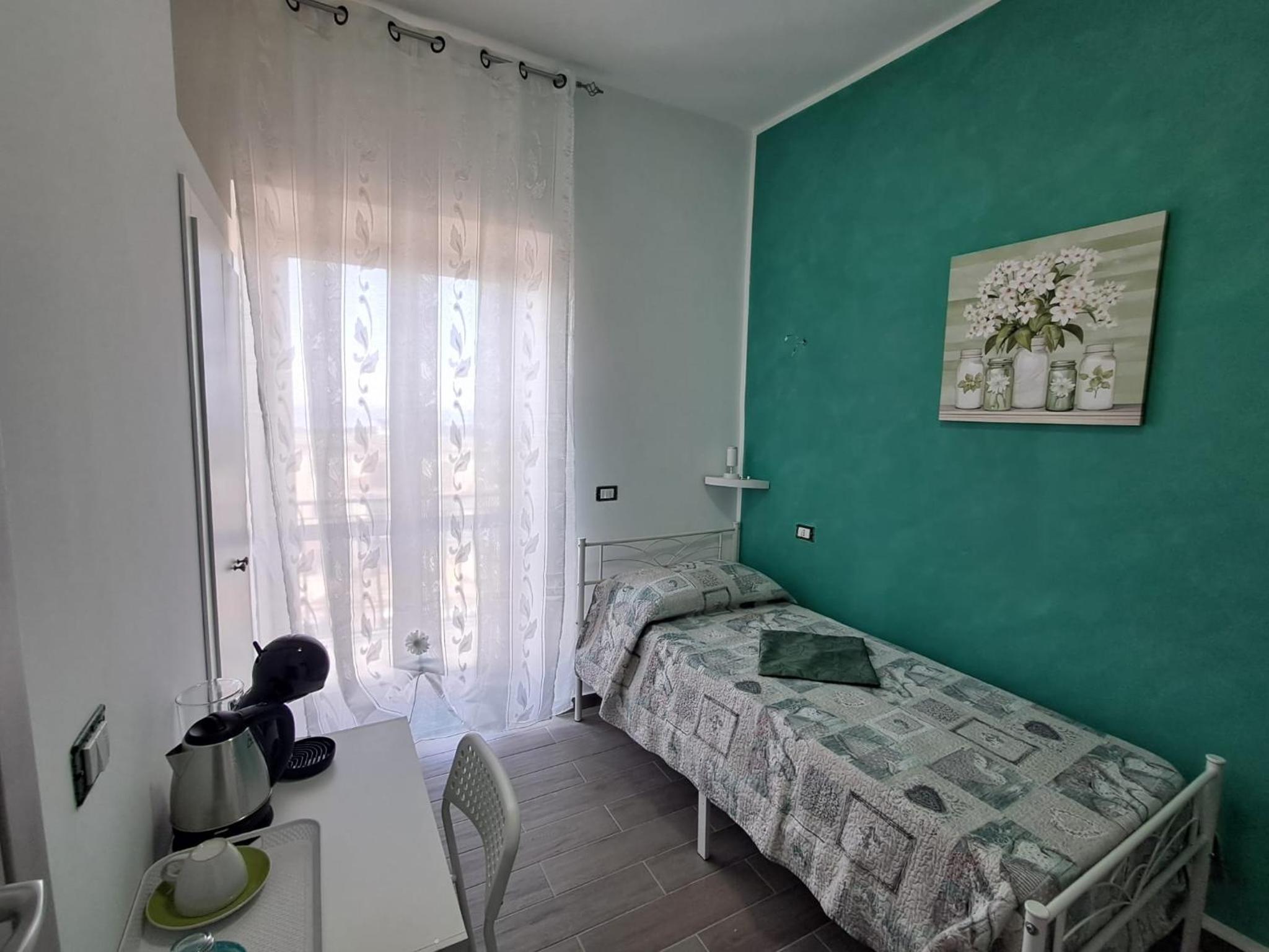 Single Room with Private Bathroom photo 1