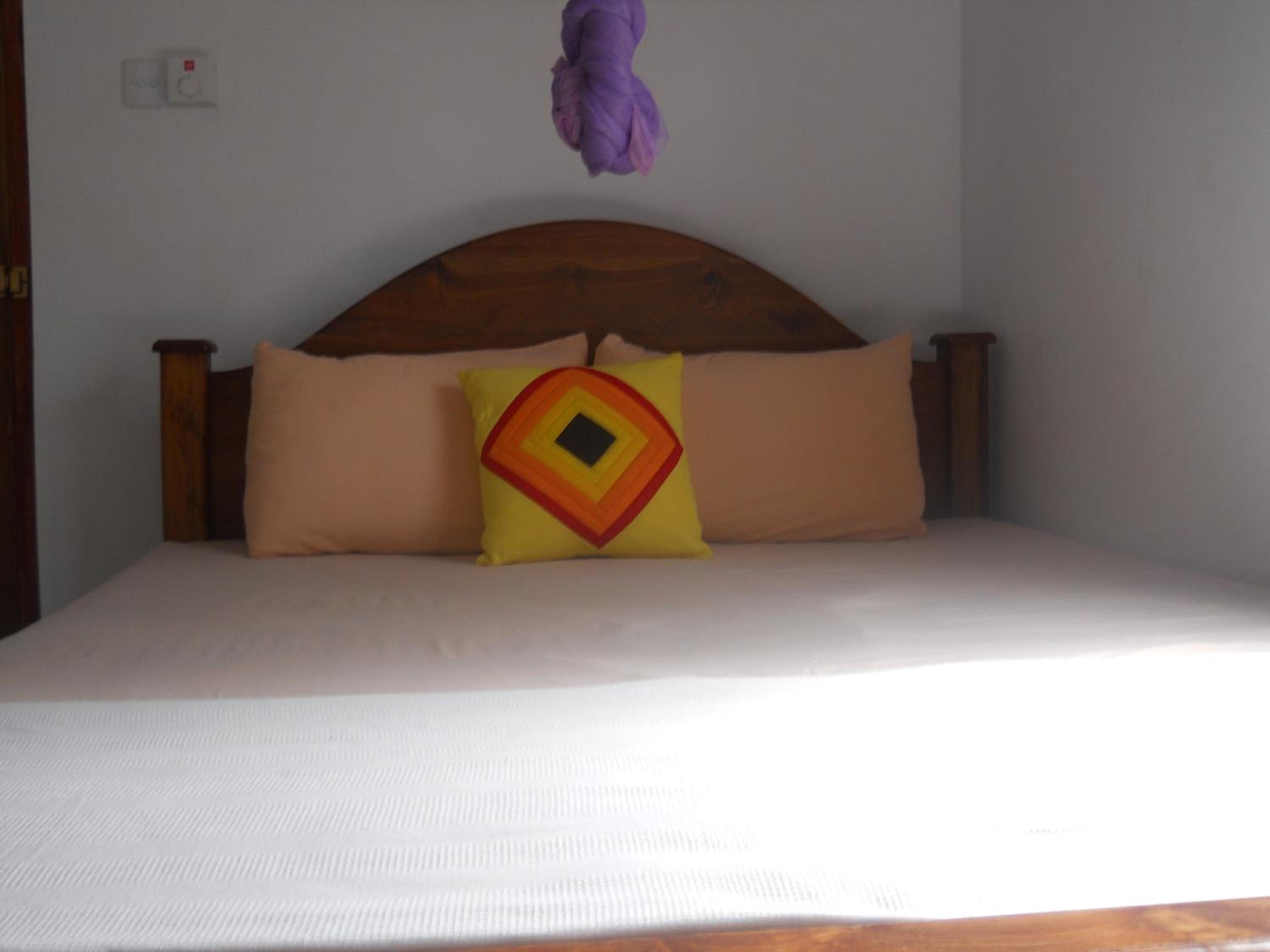 Single Room with Private Bathroom photo 1
