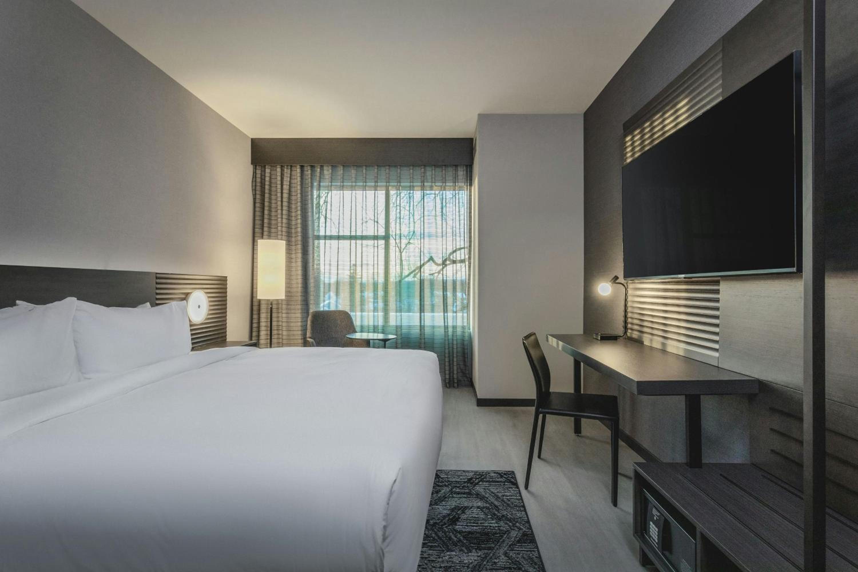 Standard King Room with Roll-in Shower - Mobility and Hearing Accessible photo 2