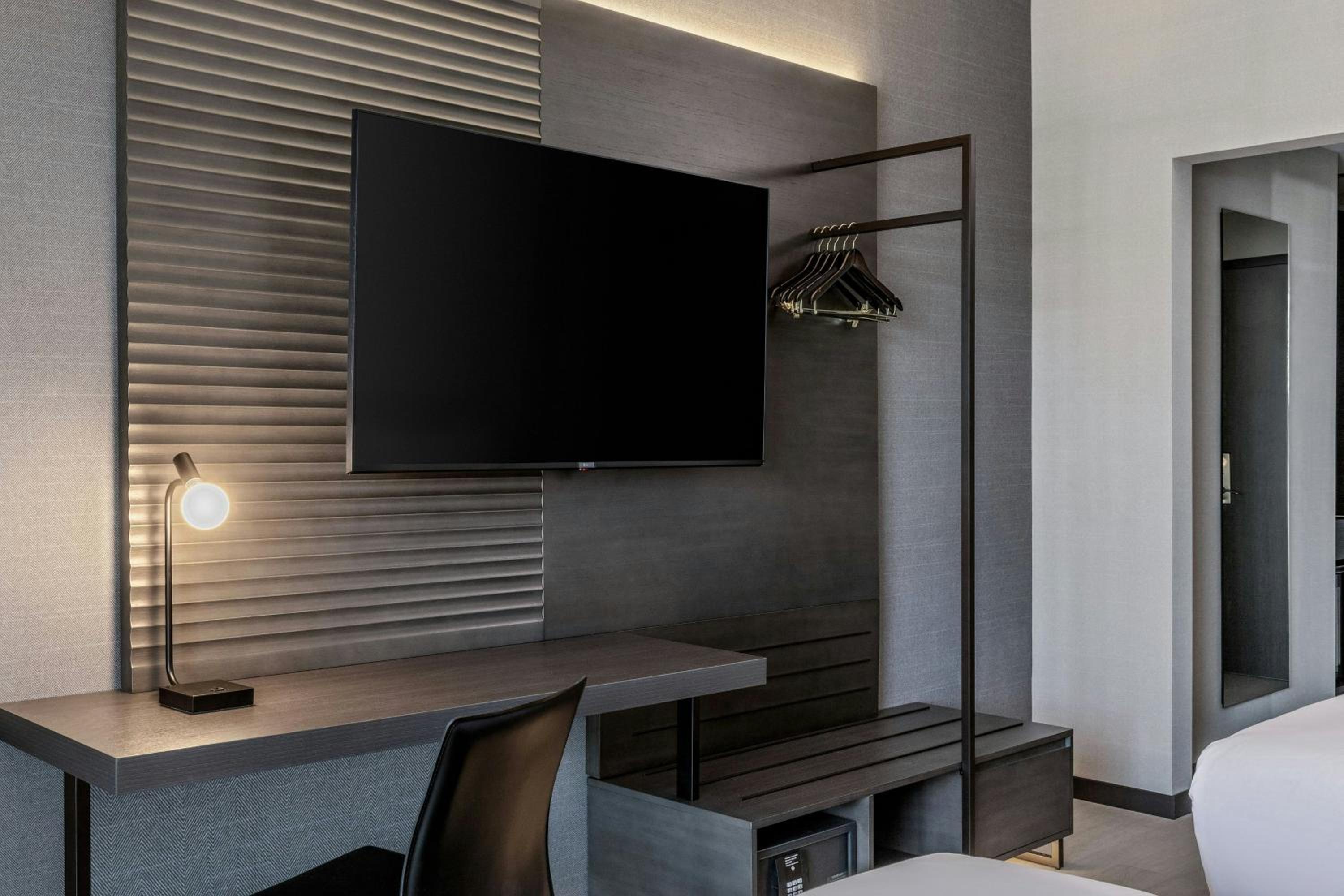 Standard Queen Room with Two Queen Beds - Hearing Accessible photo 2