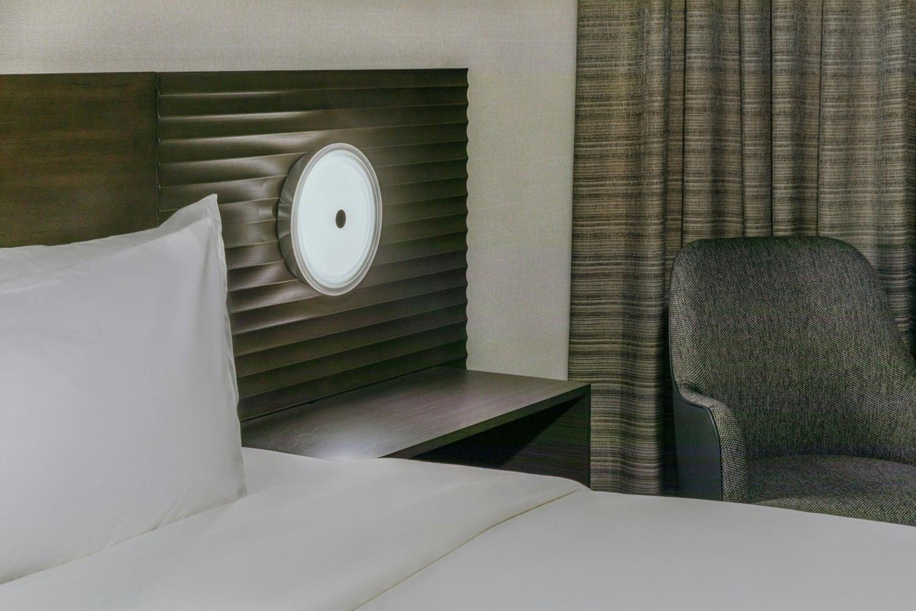 Standard King Room - Hearing Accessible photo 3