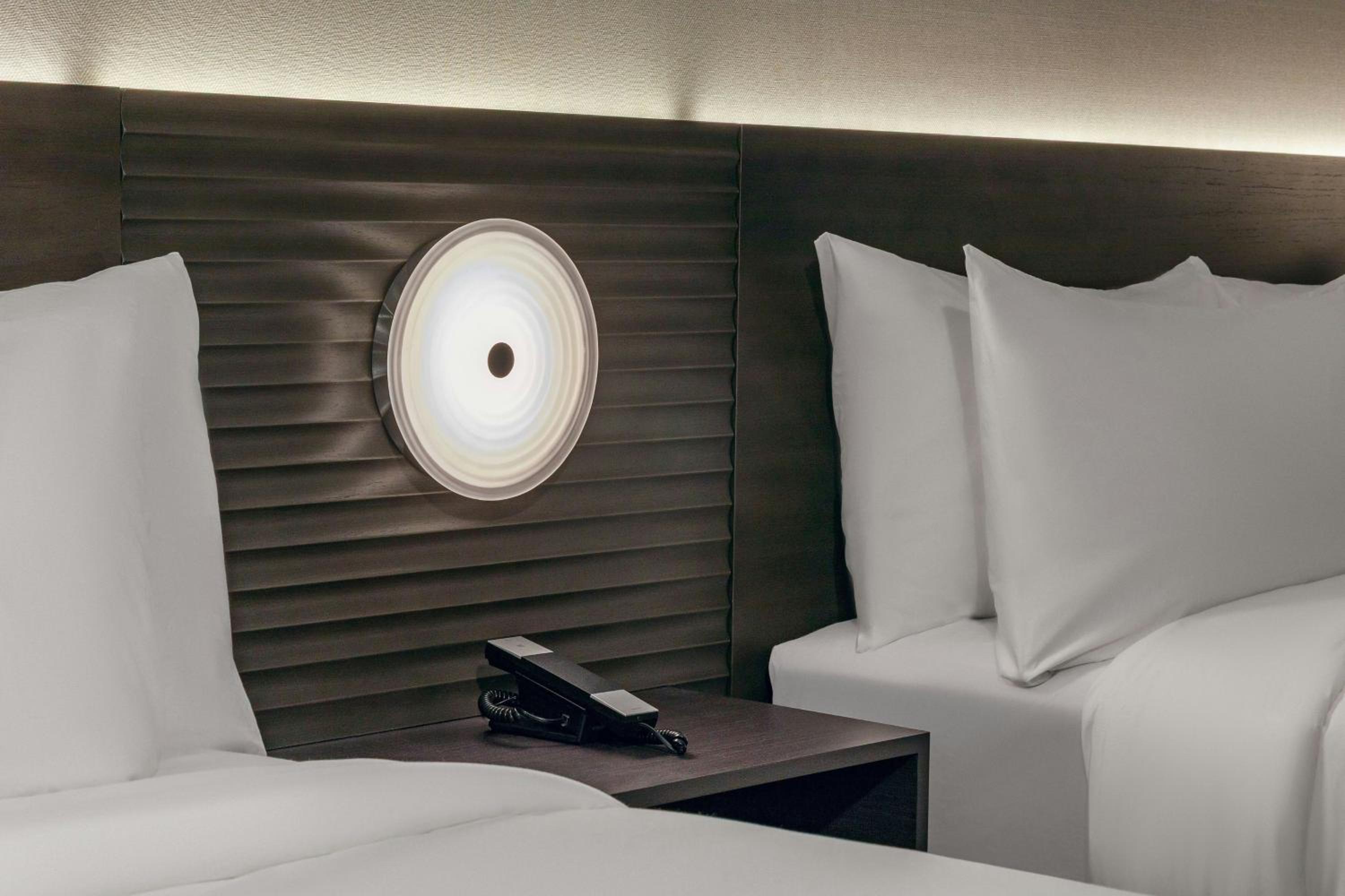Standard Queen Room with Two Queen Beds - Hearing Accessible photo 3