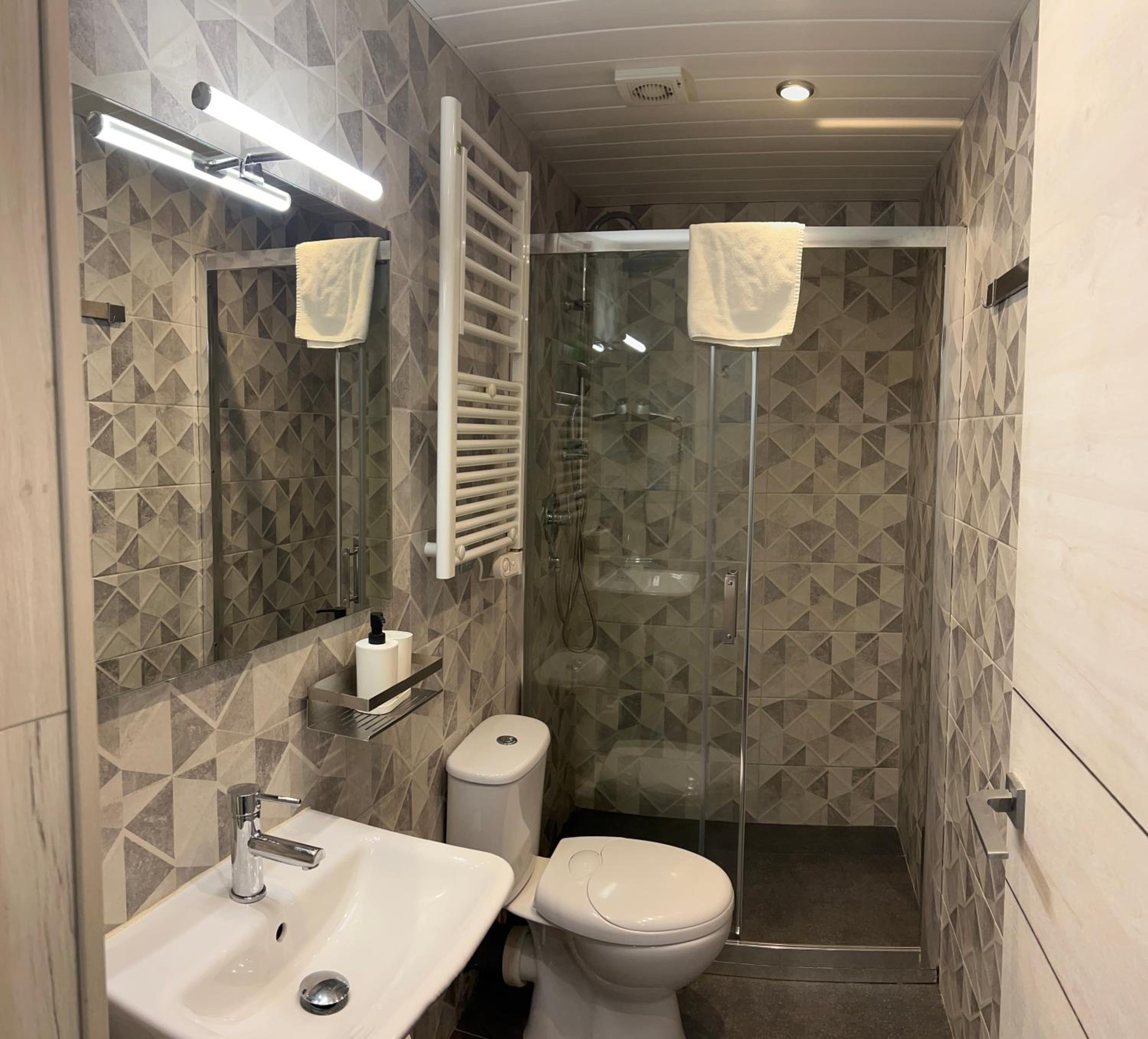 Two-Bedroom Deluxe Apartment photo 2