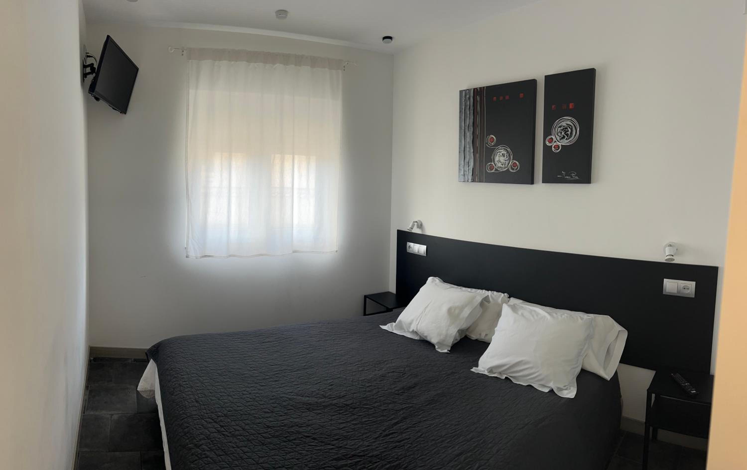 Two-Bedroom Deluxe Apartment photo 3