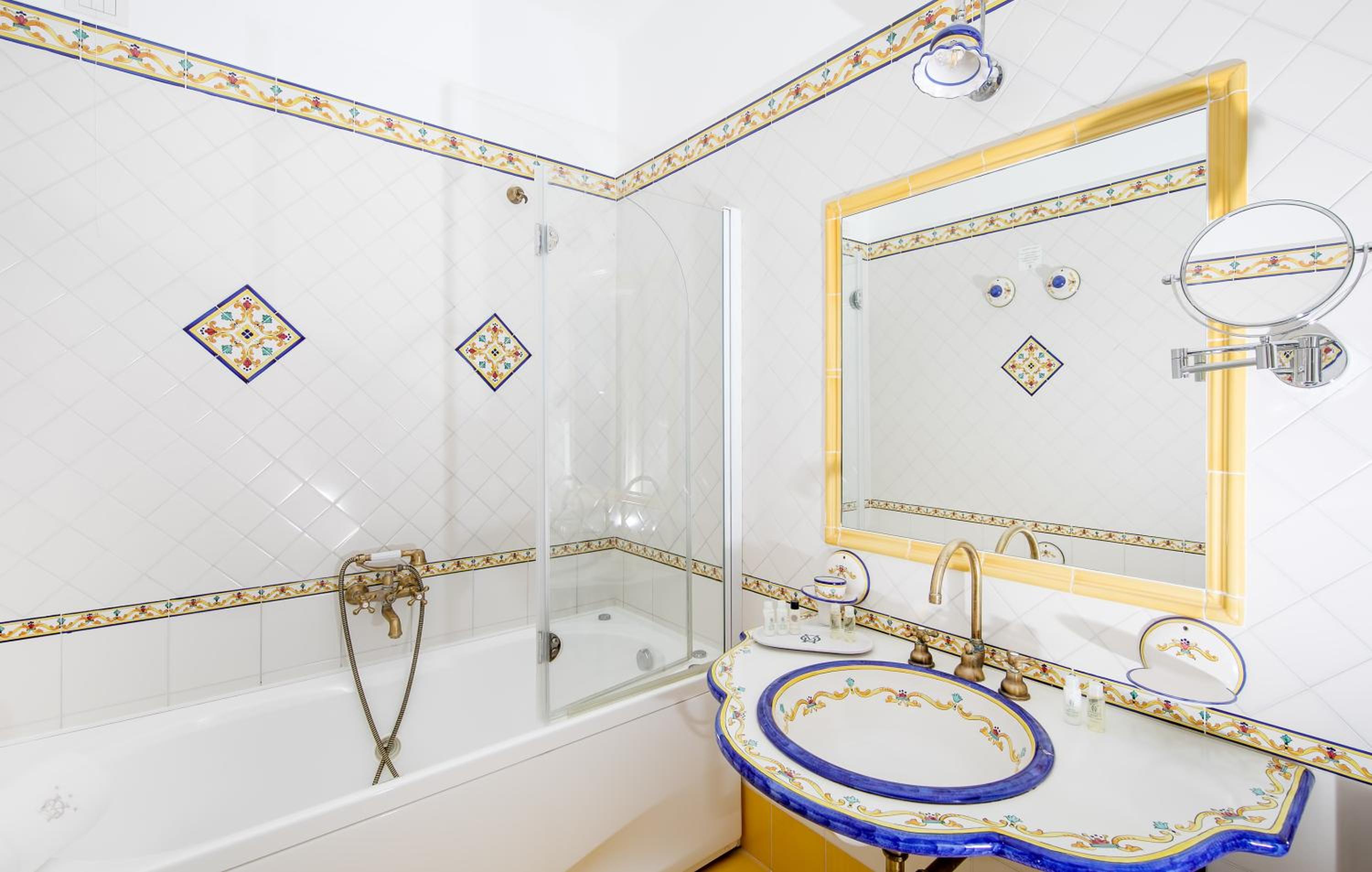 Deluxe Double Room with Terrace and Sea View - Photo 25