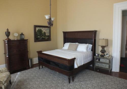 Deluxe King Suite with City View