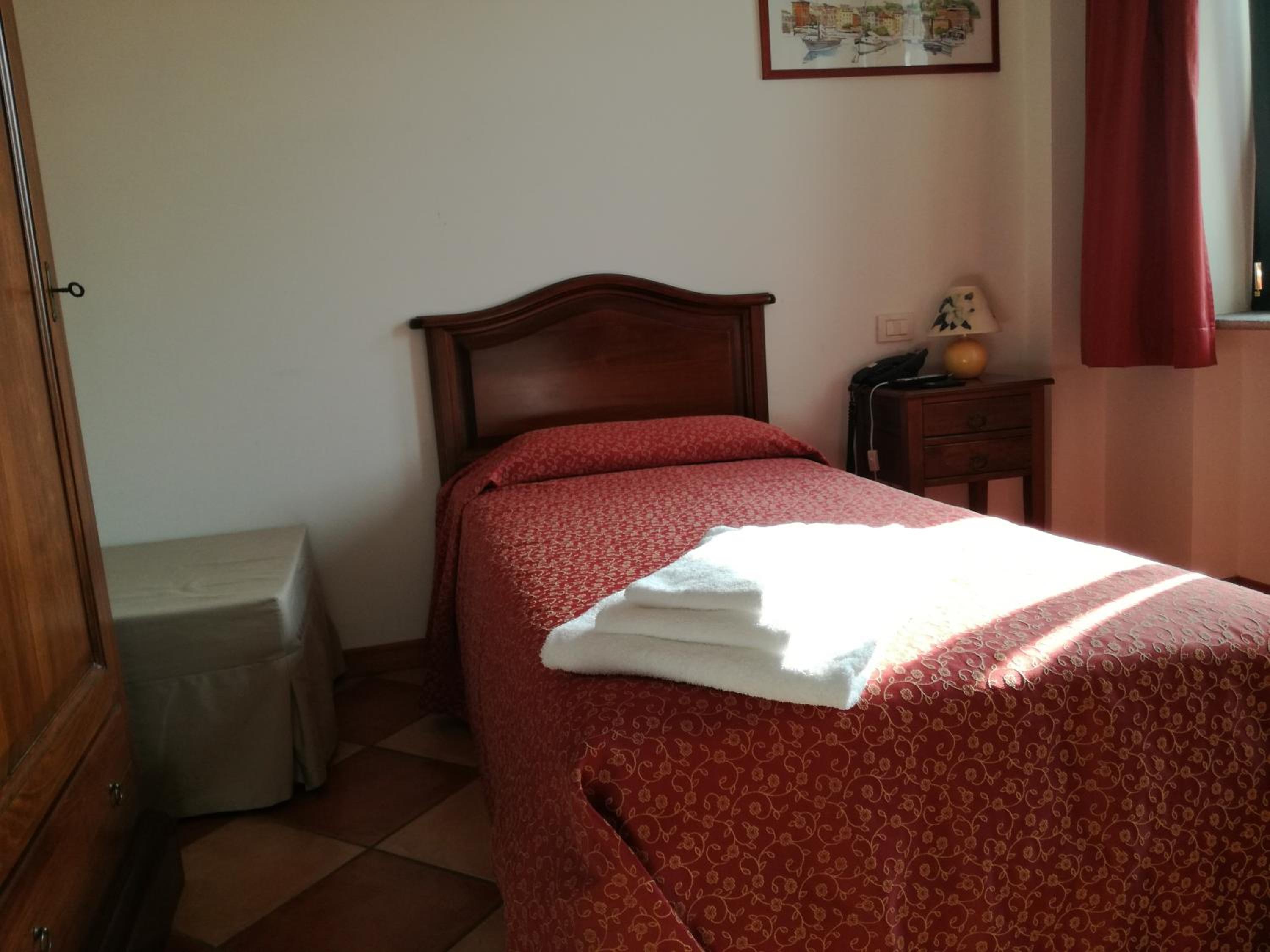 Single Room photo 2