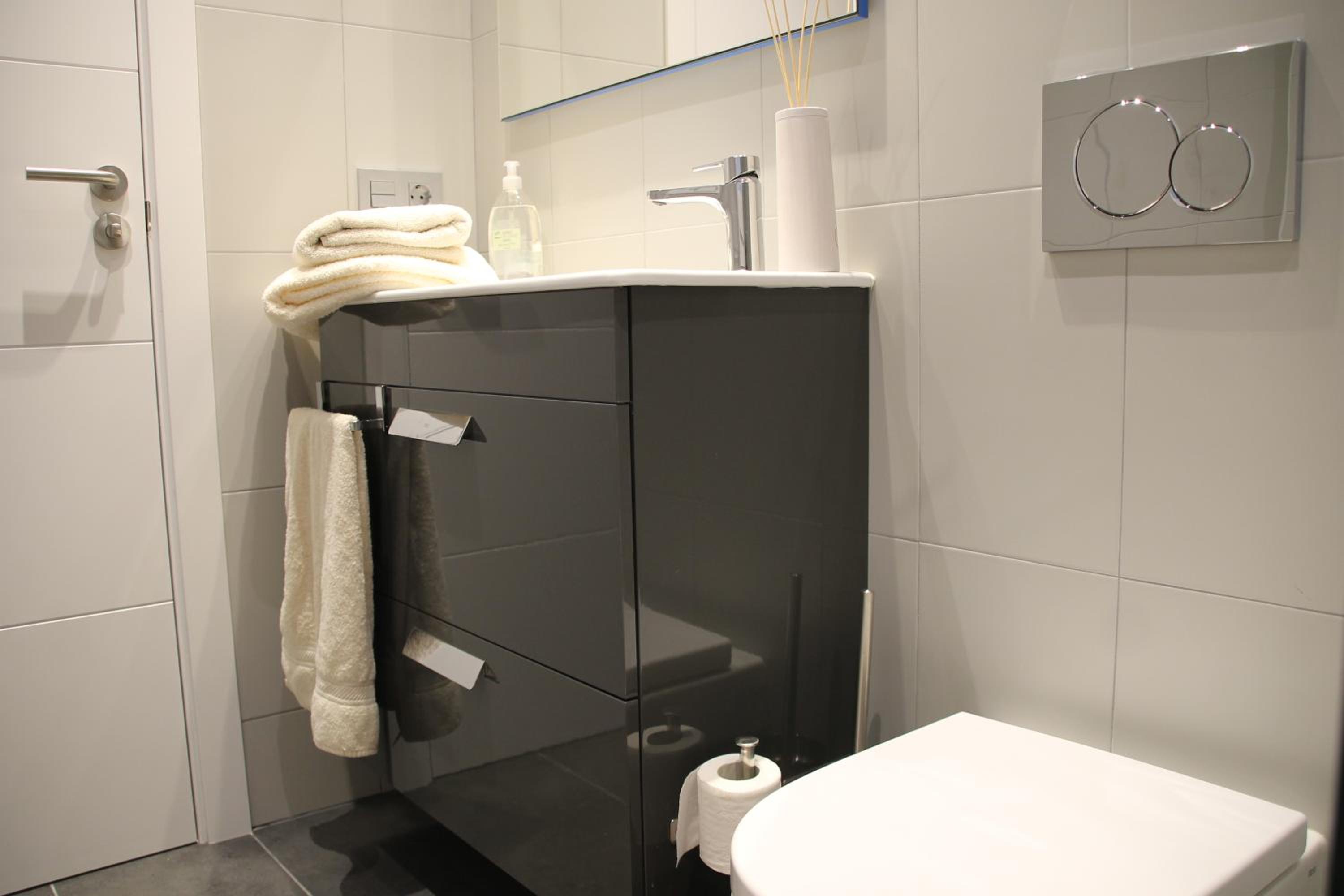 One-Bedroom Apartment - Photo 8