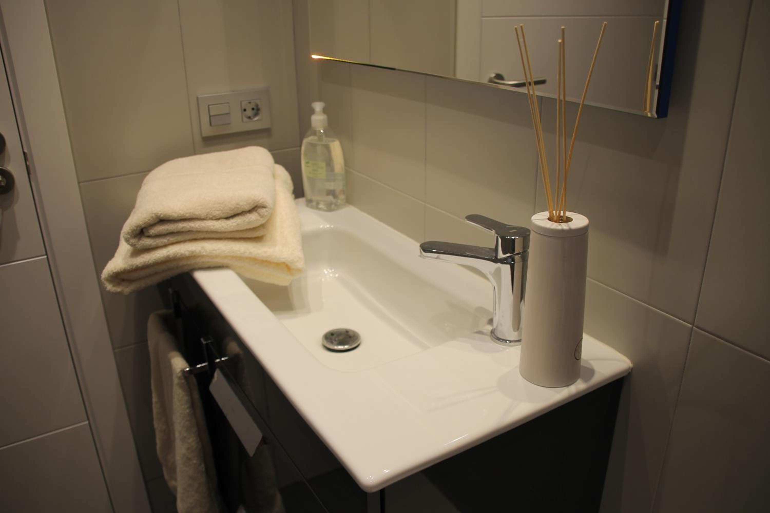 One-Bedroom Apartment - Photo 7