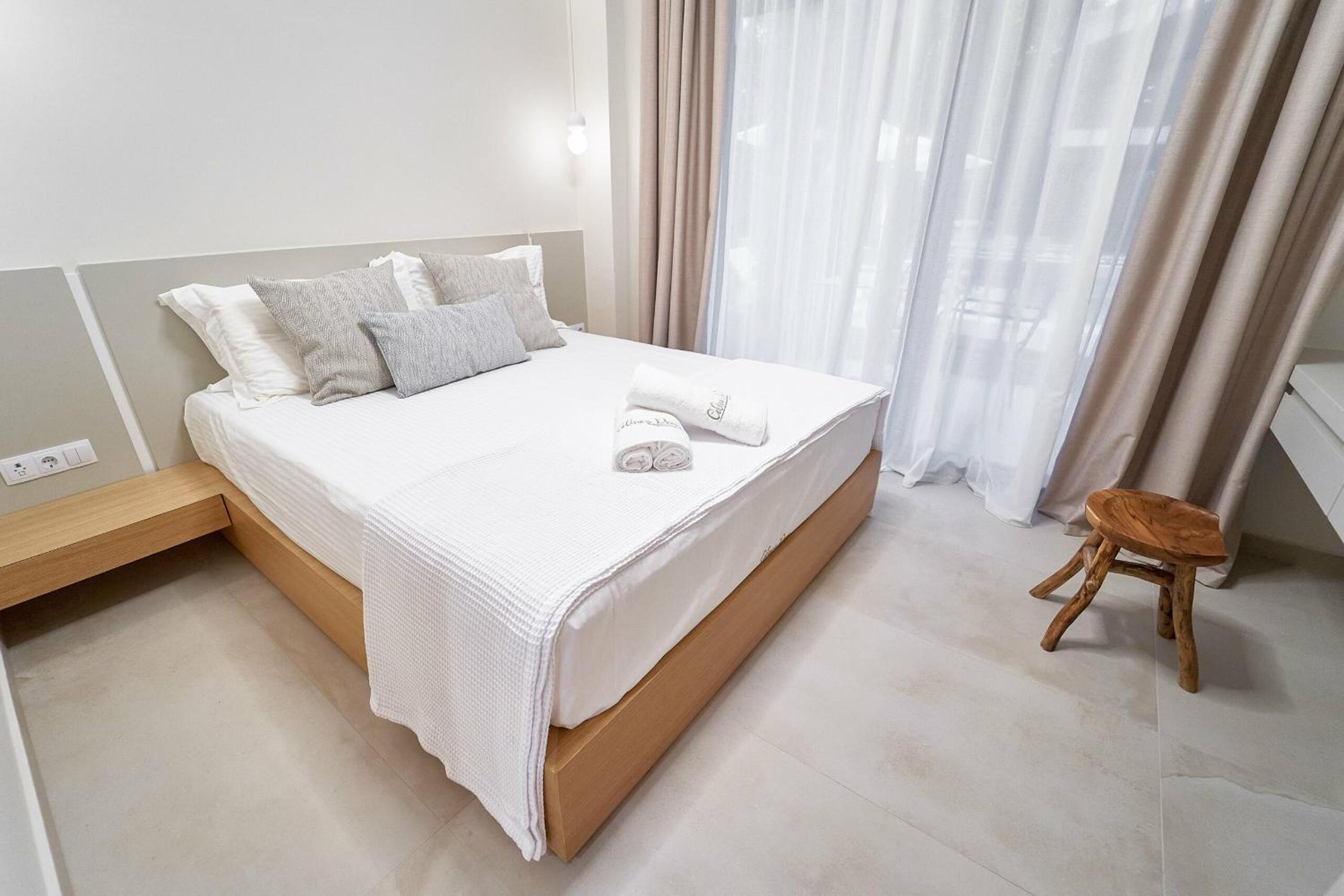 Executive Suite with Side Sea View
