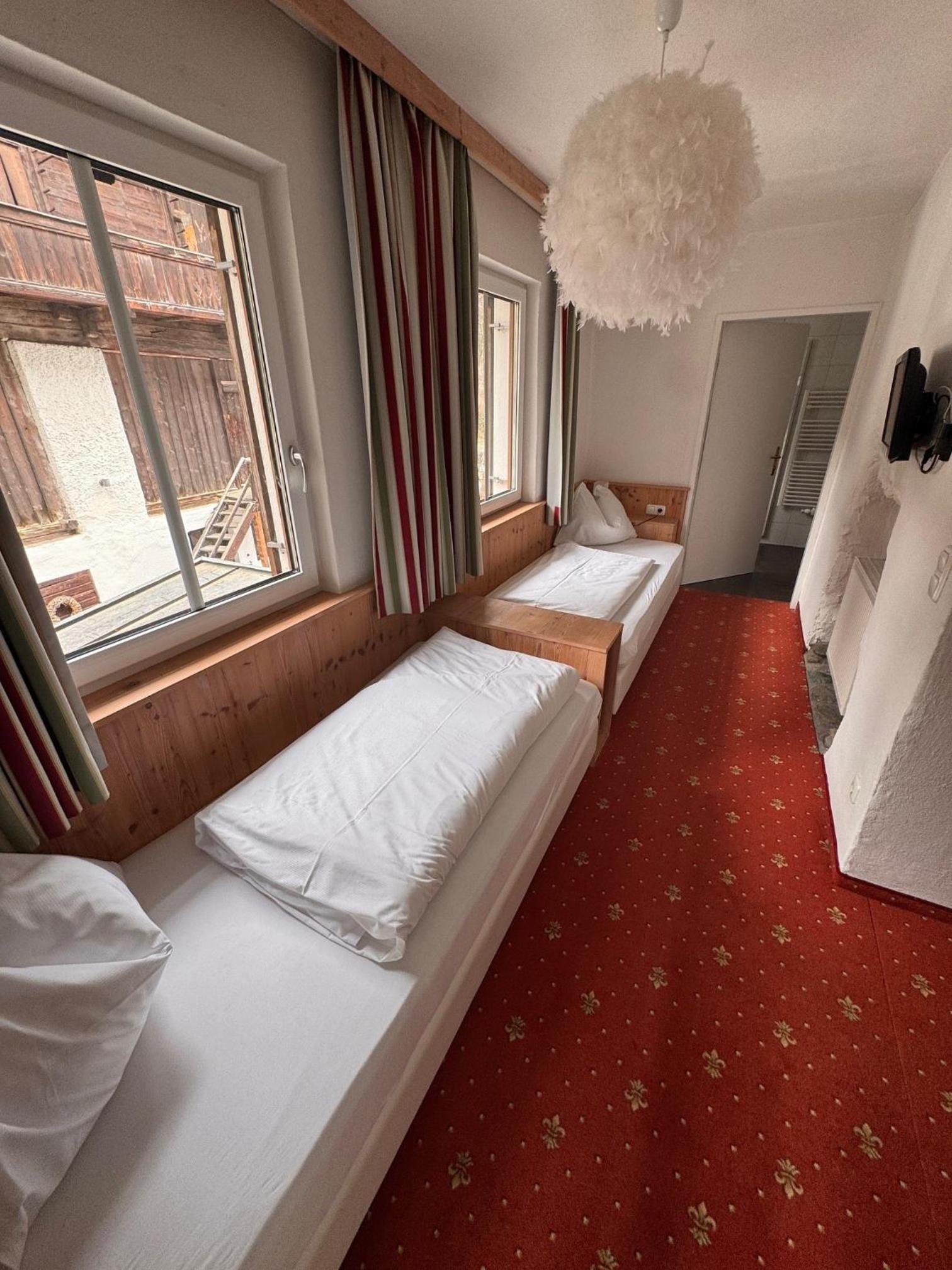 Twin Room with Shower