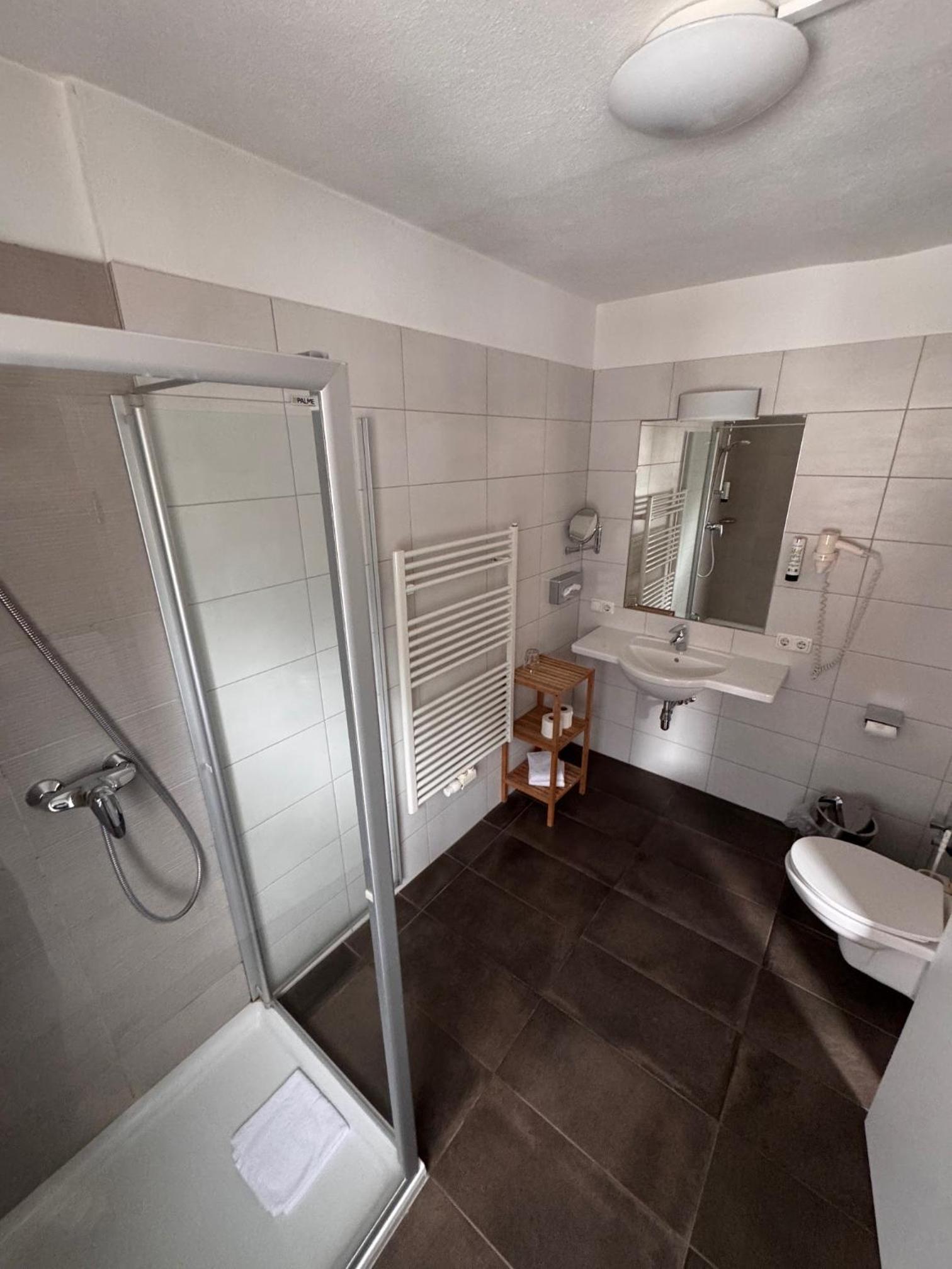 Twin Room with Shower