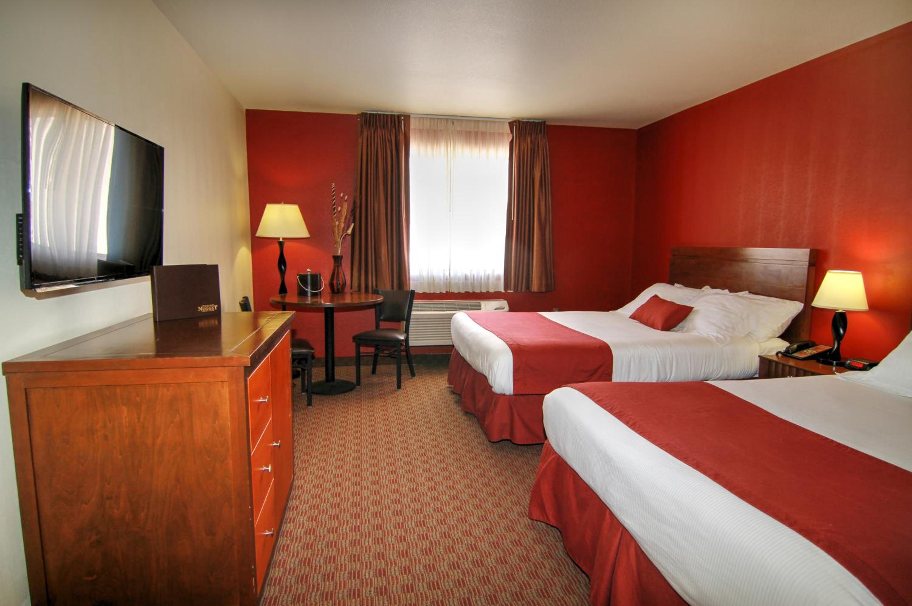 Queen Room with Two Queen Beds - Non-Smoking photo 2