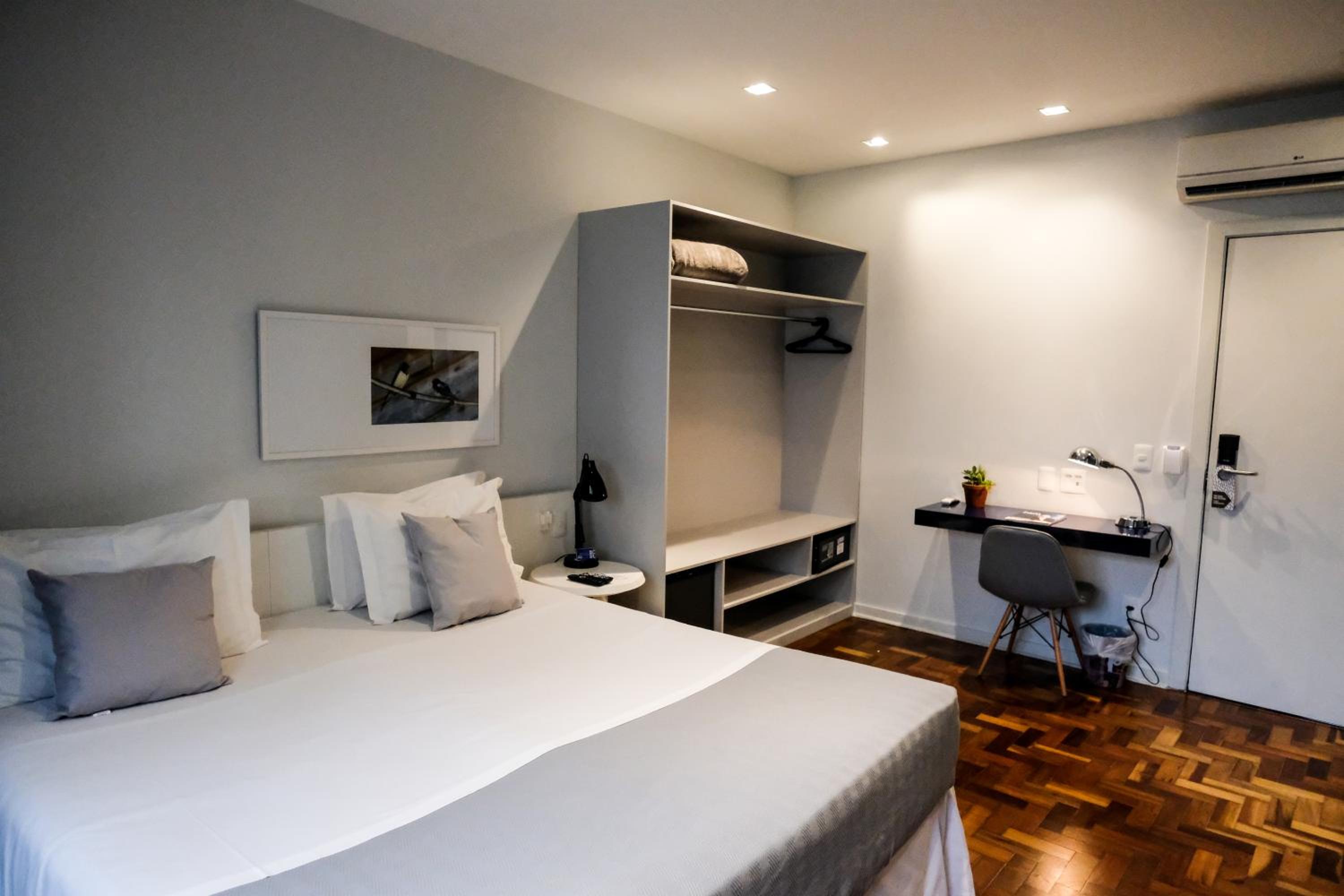 Available room thumbnail 5