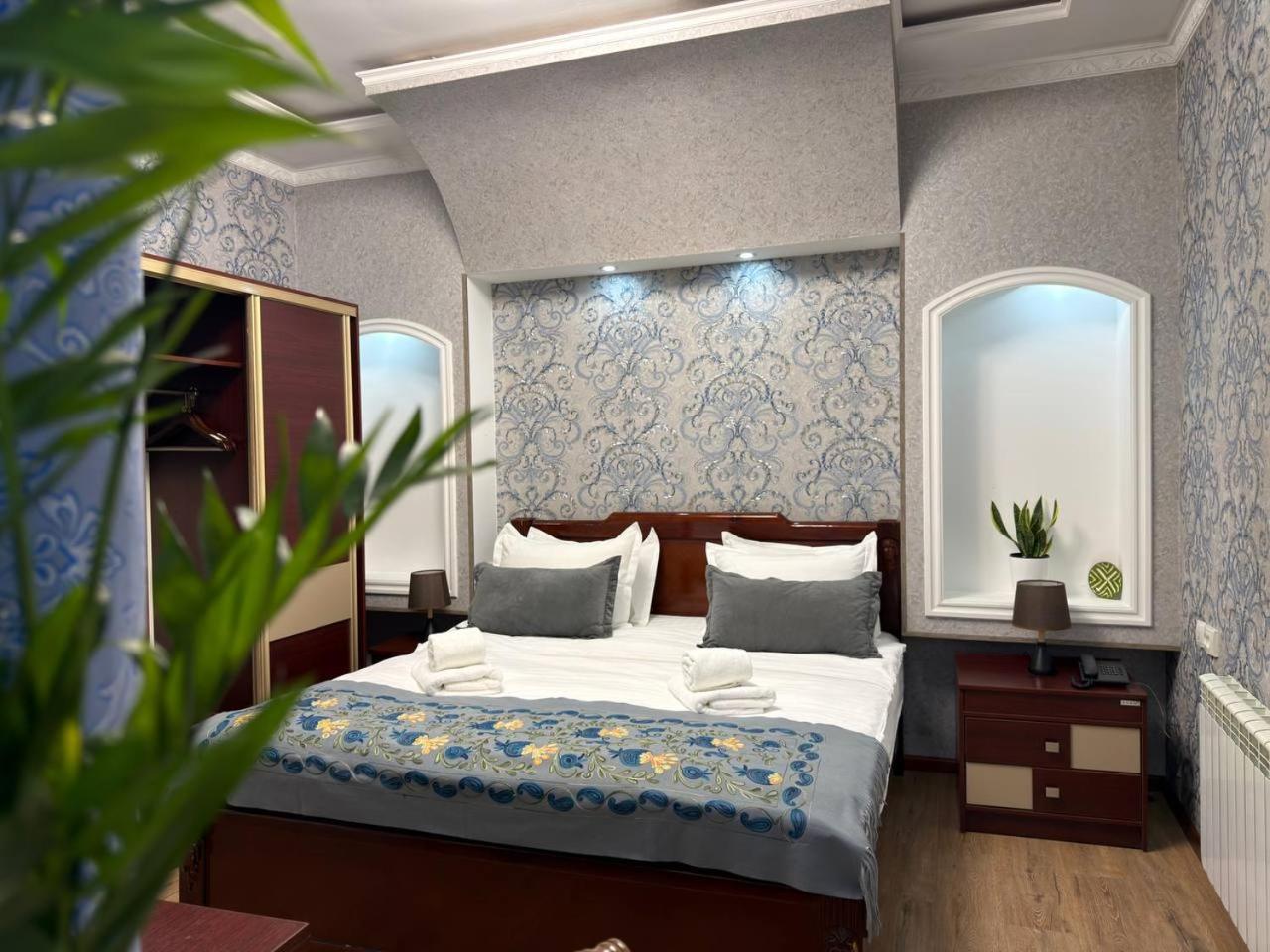 Large Double or Twin Room photo 1