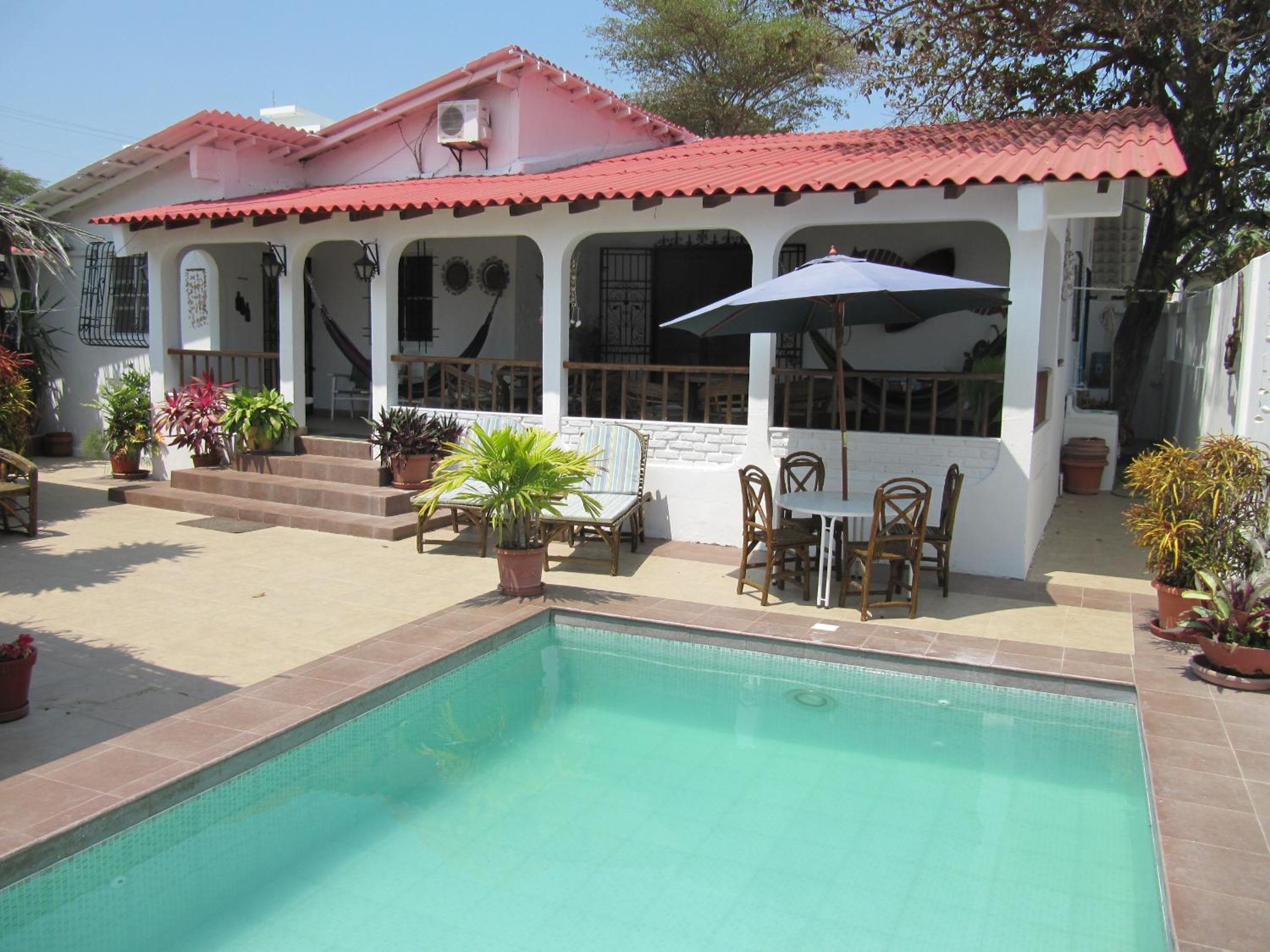 Five-Bedroom House photo 1