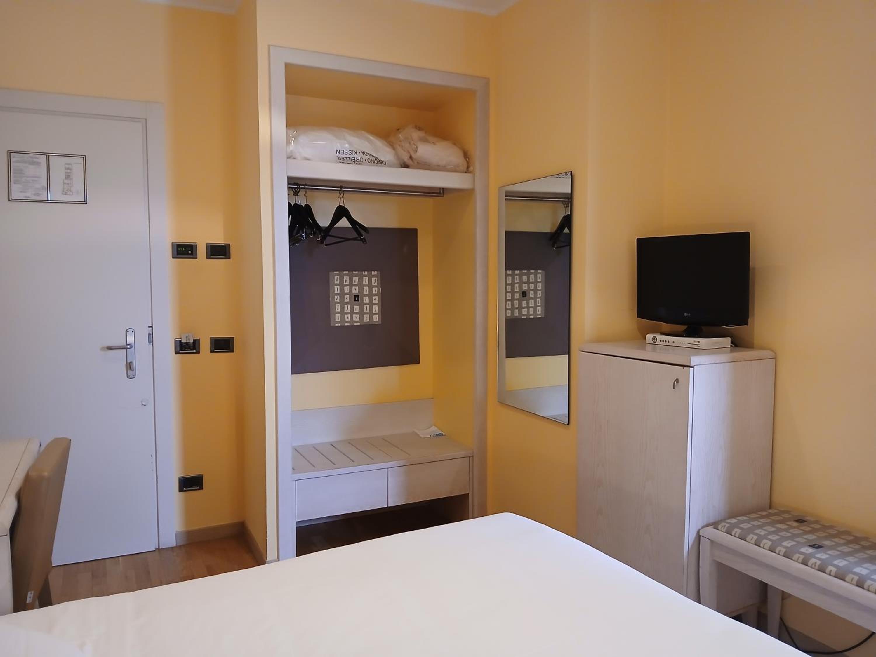 Large Single Room photo 2