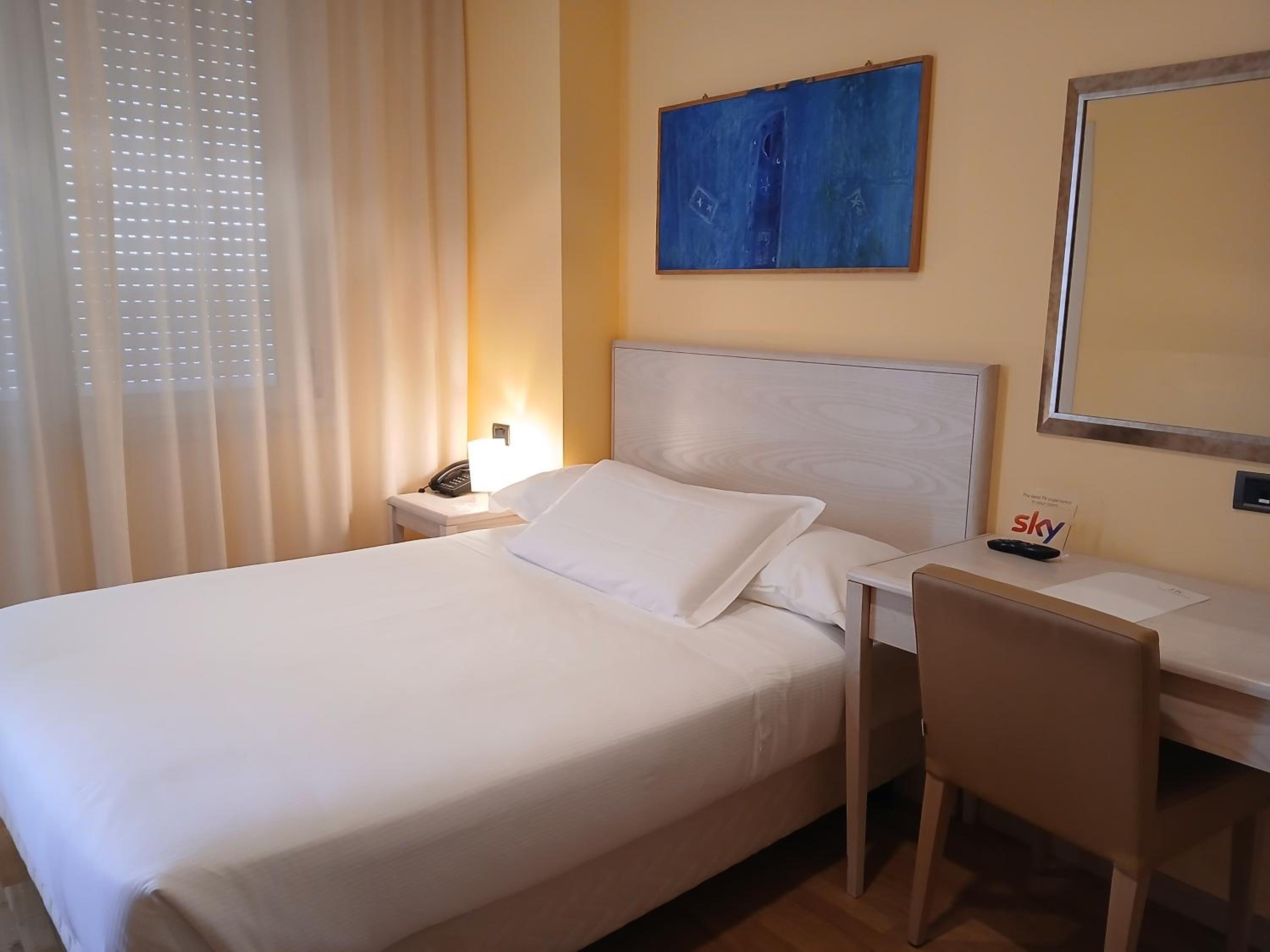Large Single Room photo 1