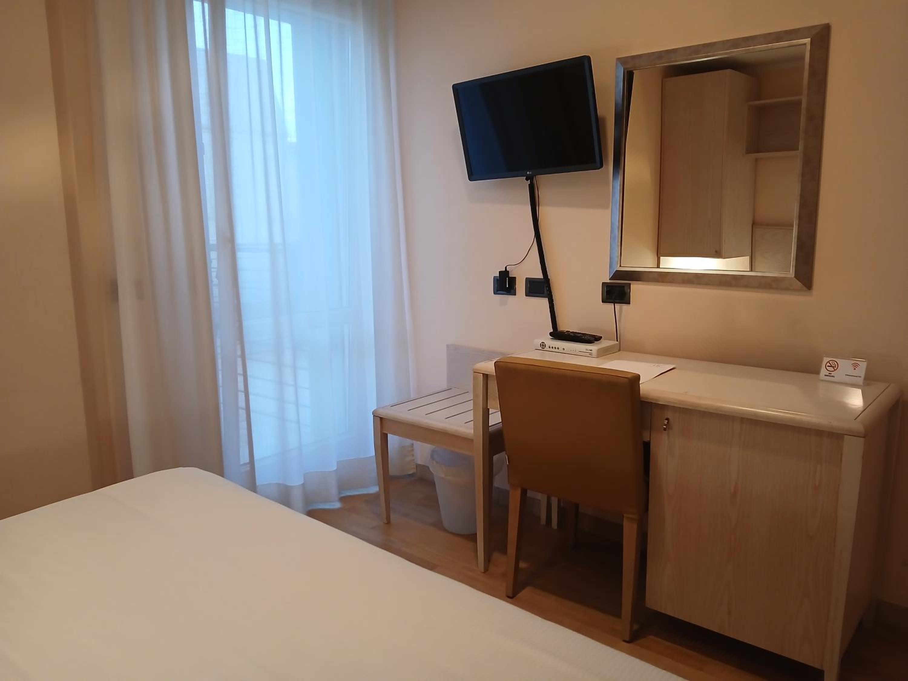 Economy Double Room photo 1