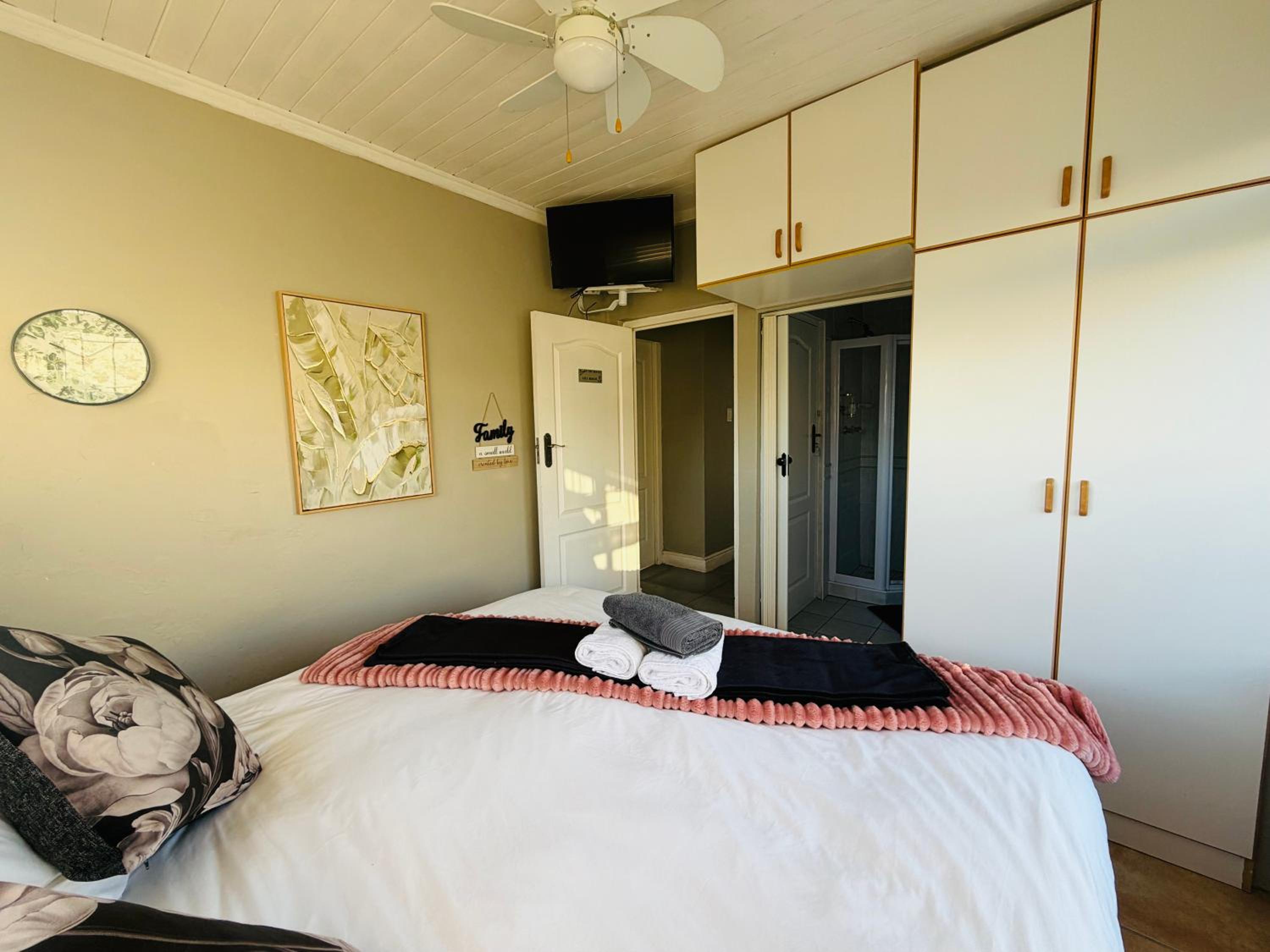 Double Room - Photo 9
