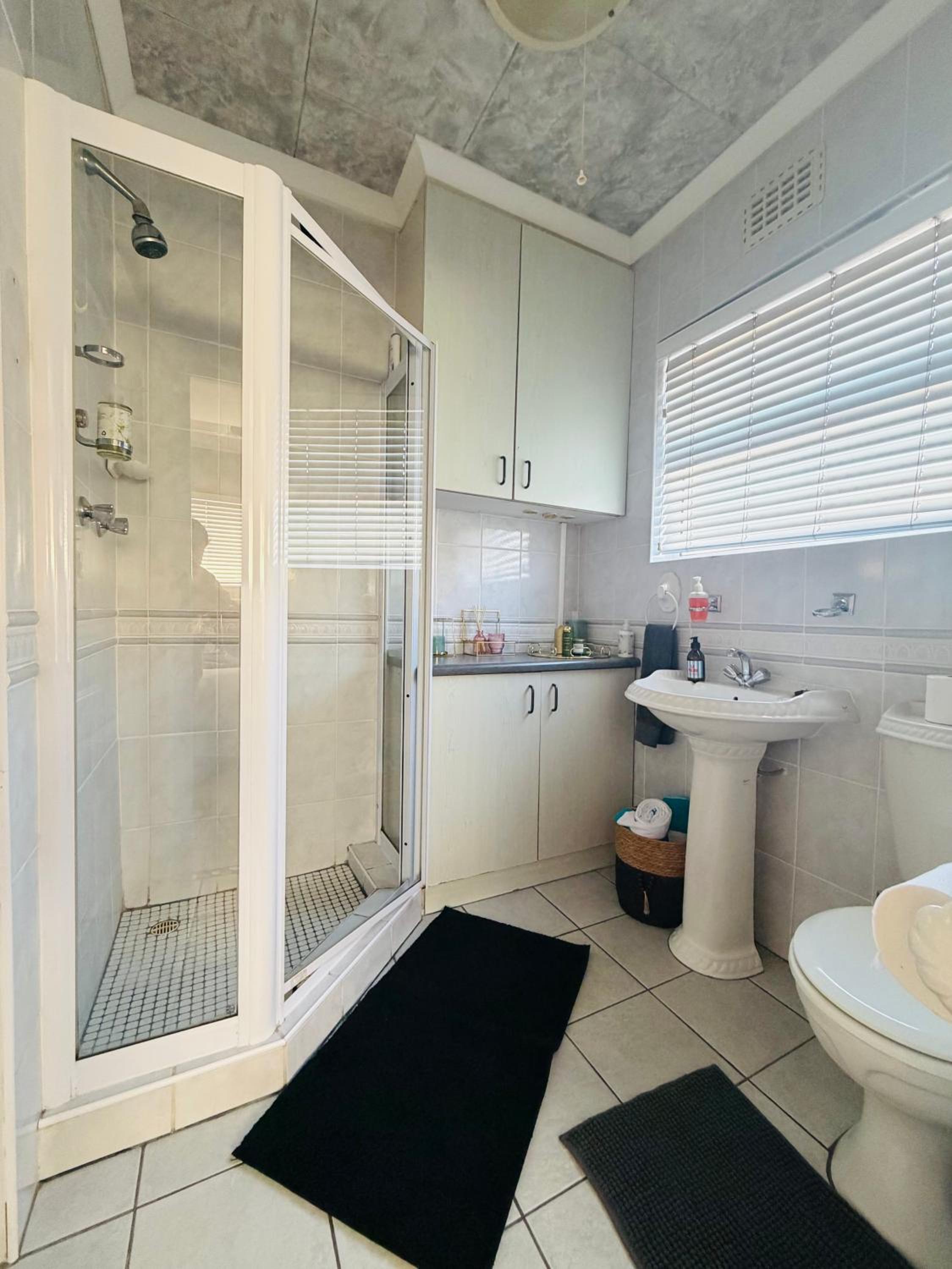 Double Room - Photo 6