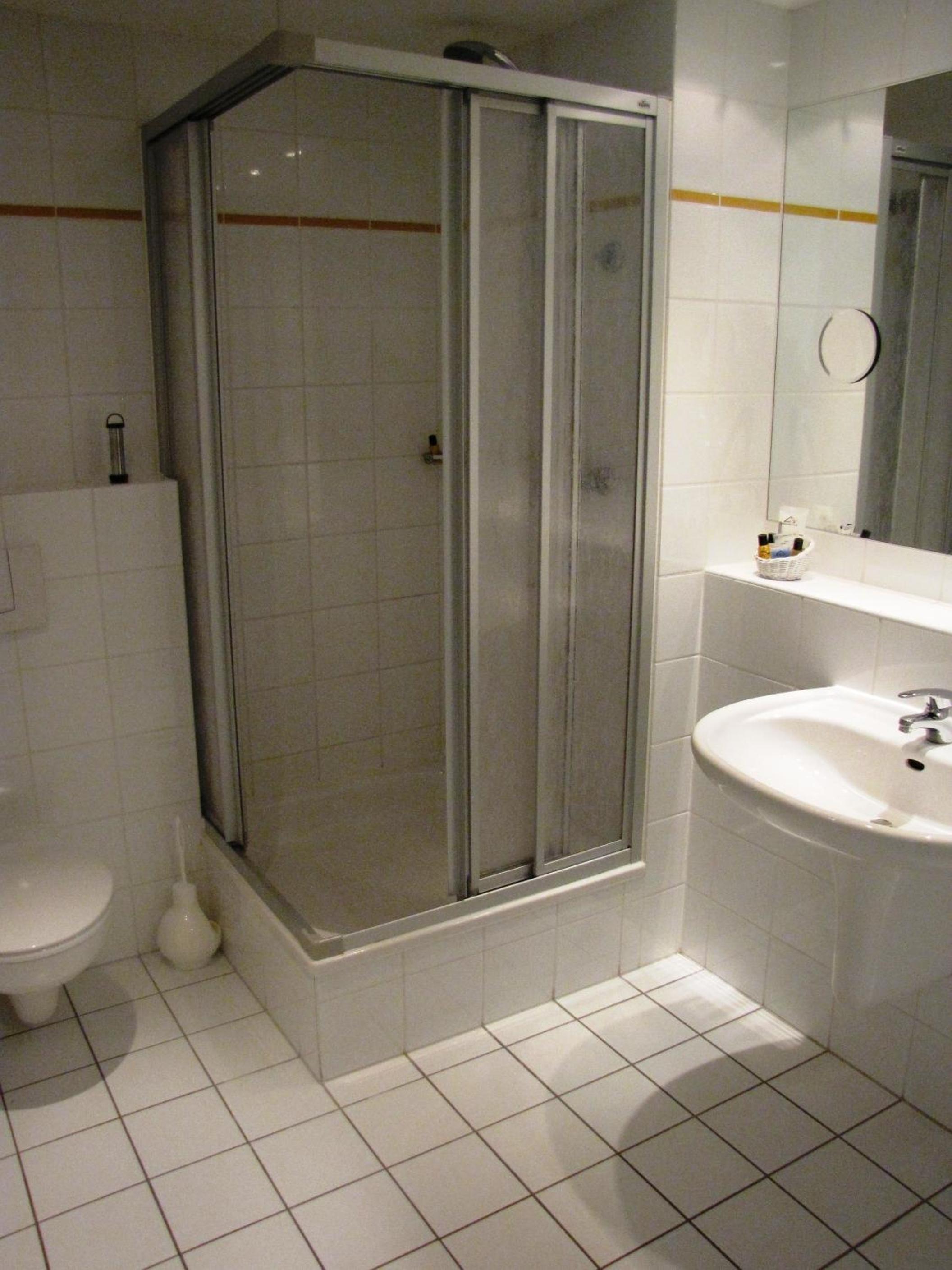 Standard Double Room - Photo 5