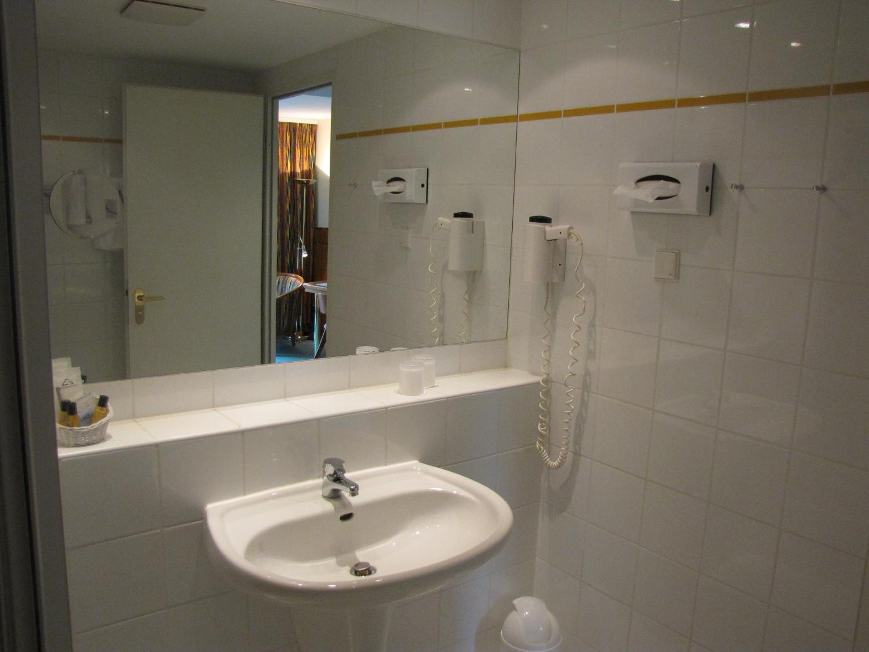 Standard Double Room - Photo 4