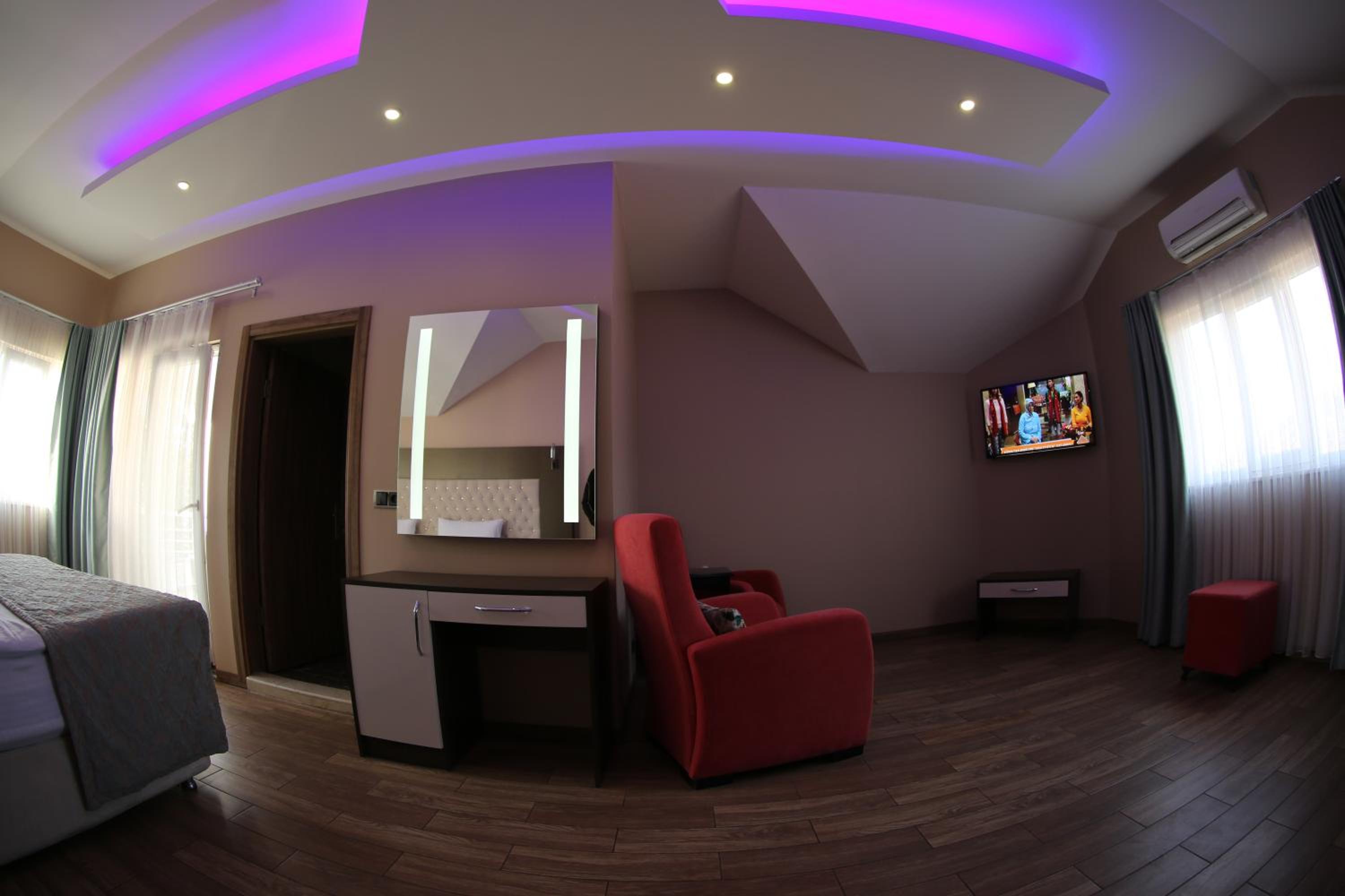 Deluxe Double Room with Partial Lake View