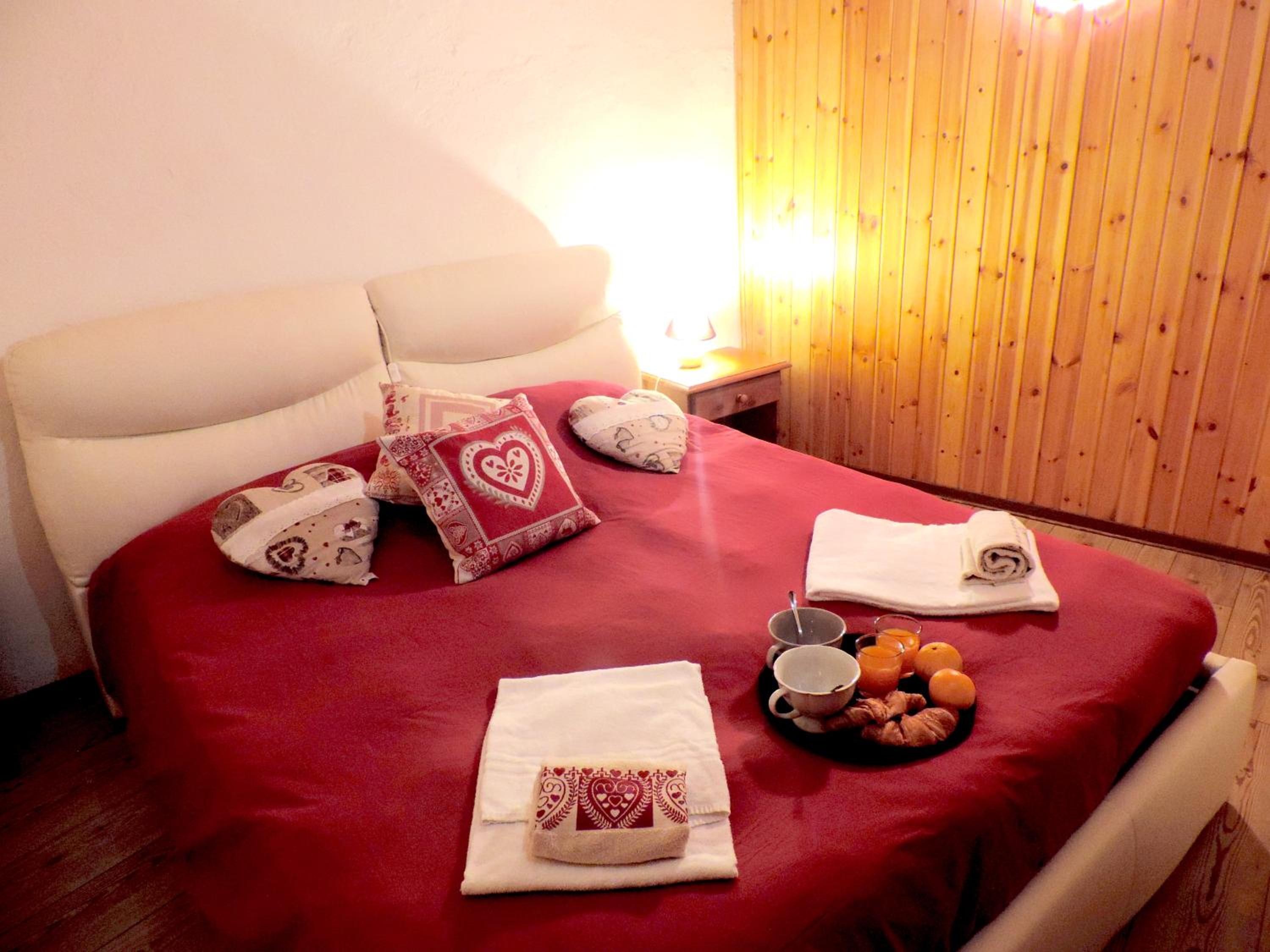One-Bedroom Apartment (2 Adults + 2 Children) - Photo 2
