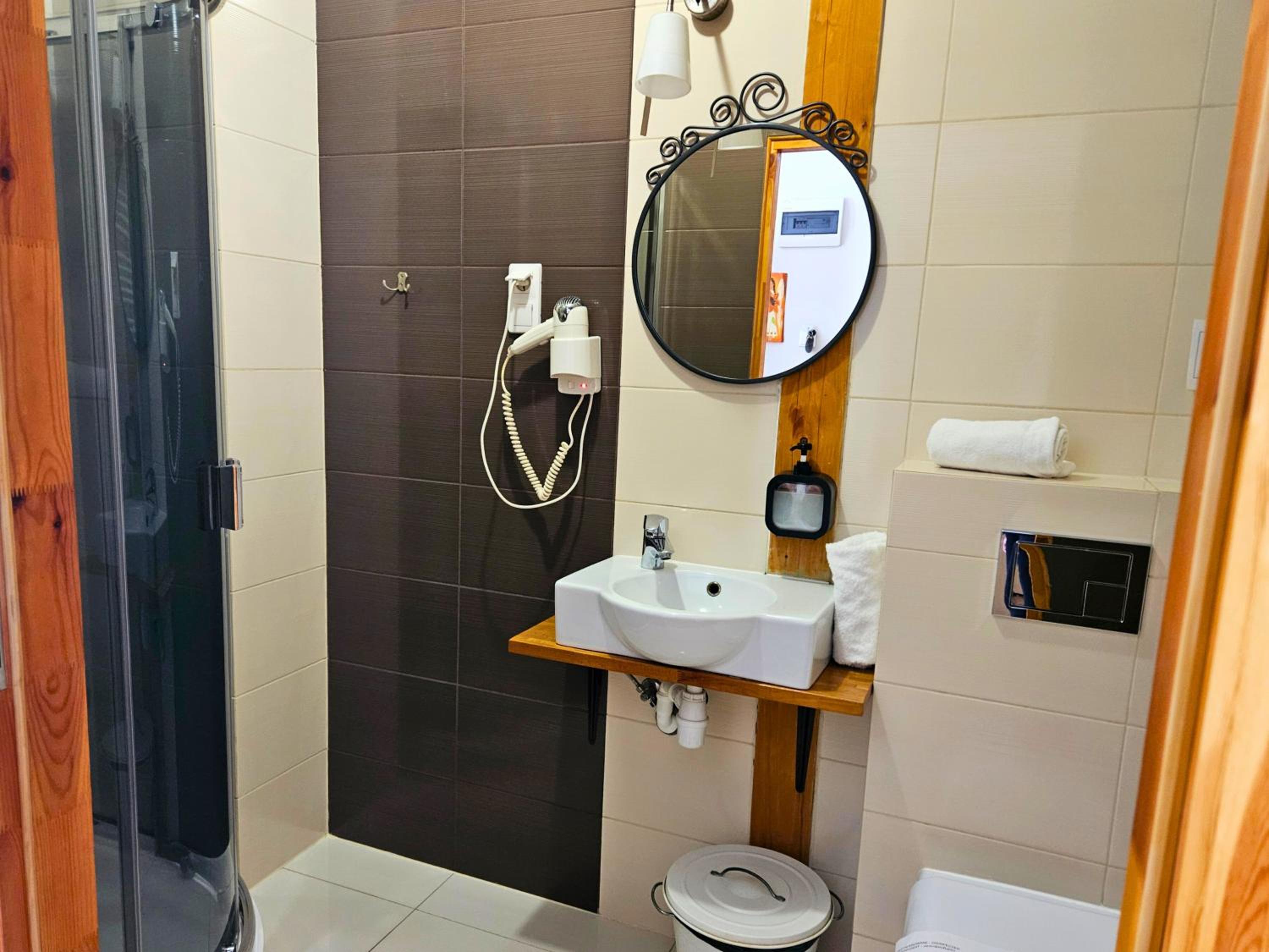 Economy Double or Twin Room photo 3