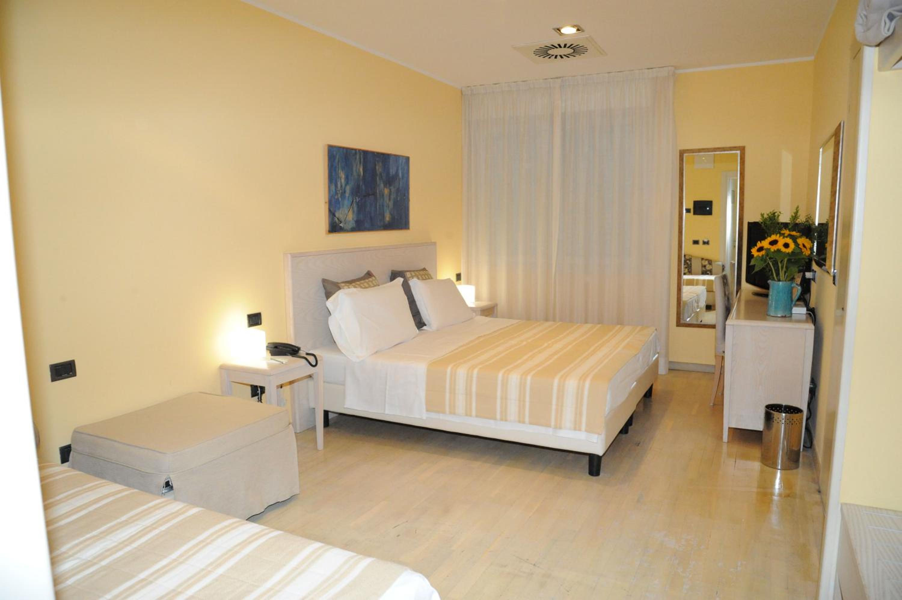Double or Twin Room - Disability Access photo 3