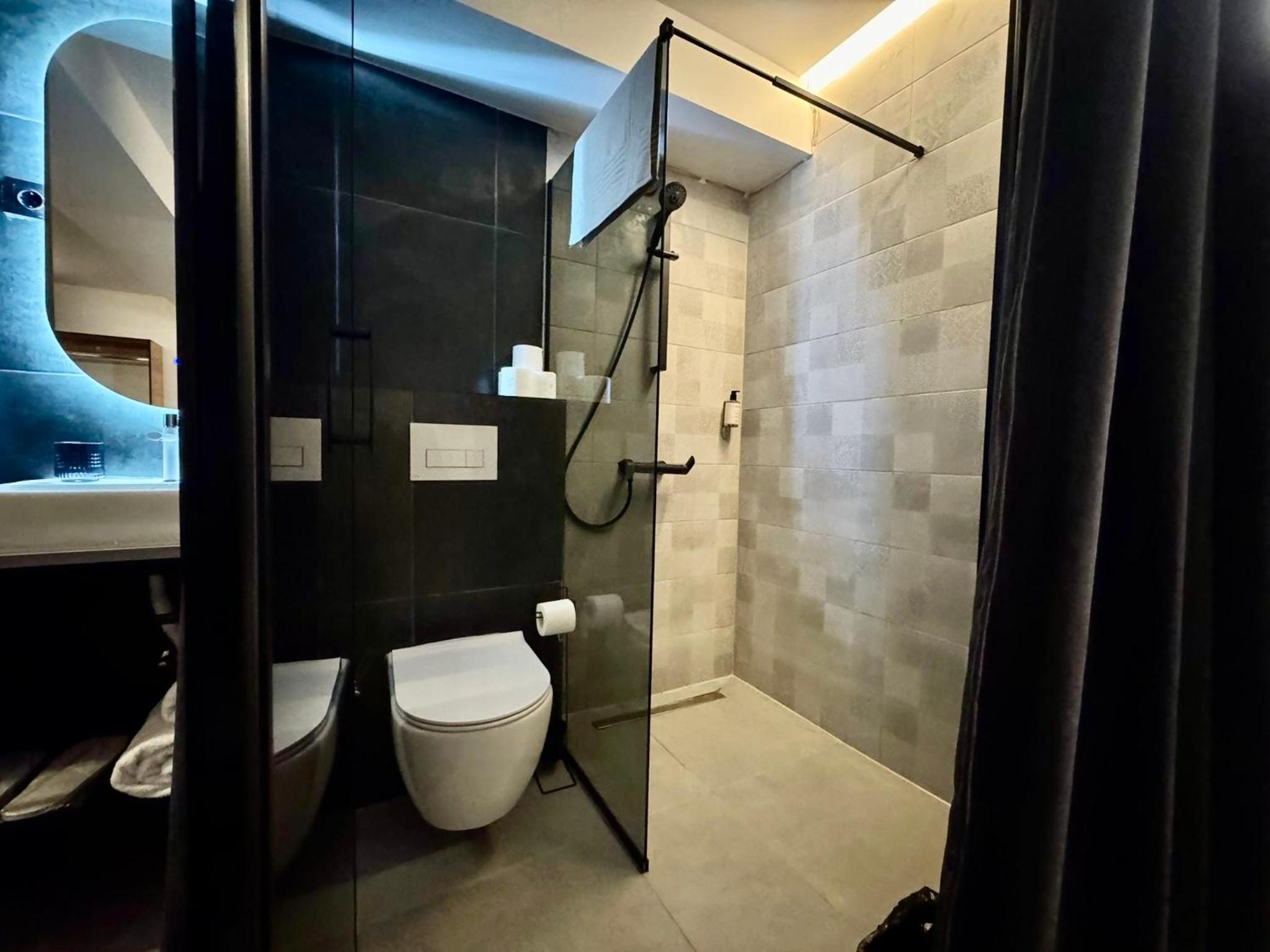 Suite with Hot Tub photo 1