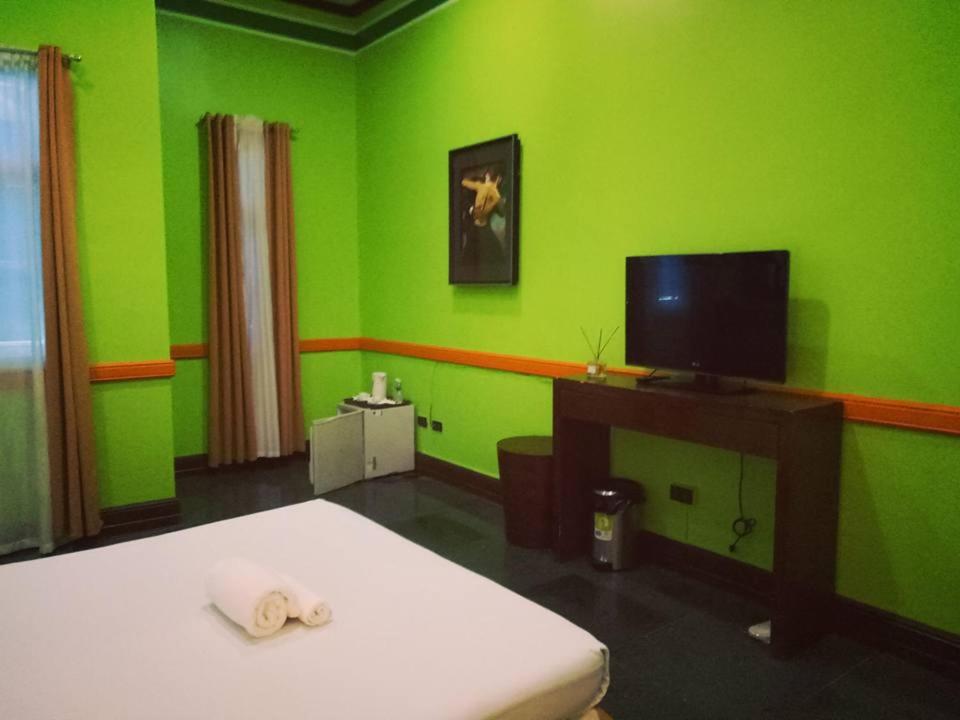 Deluxe Room with Bath photo 2