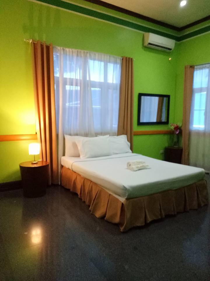 Deluxe Room with Bath photo 3