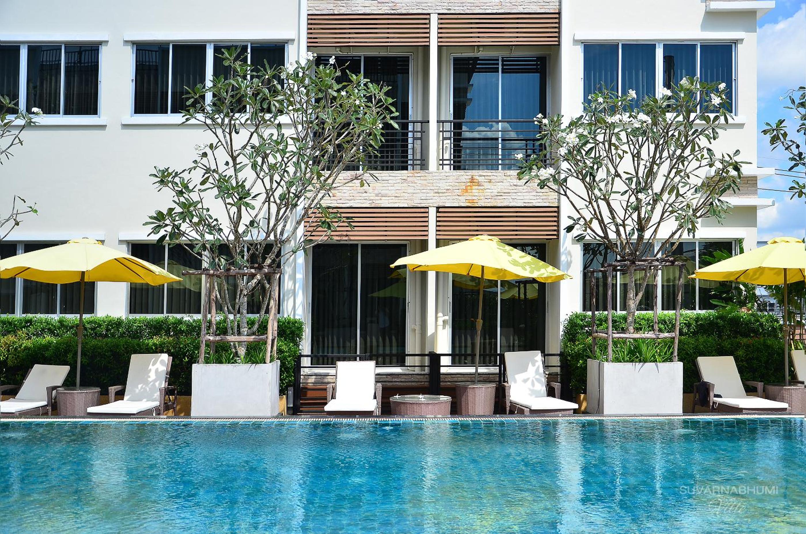 Premier Double Room with Pool Access - Photo 6