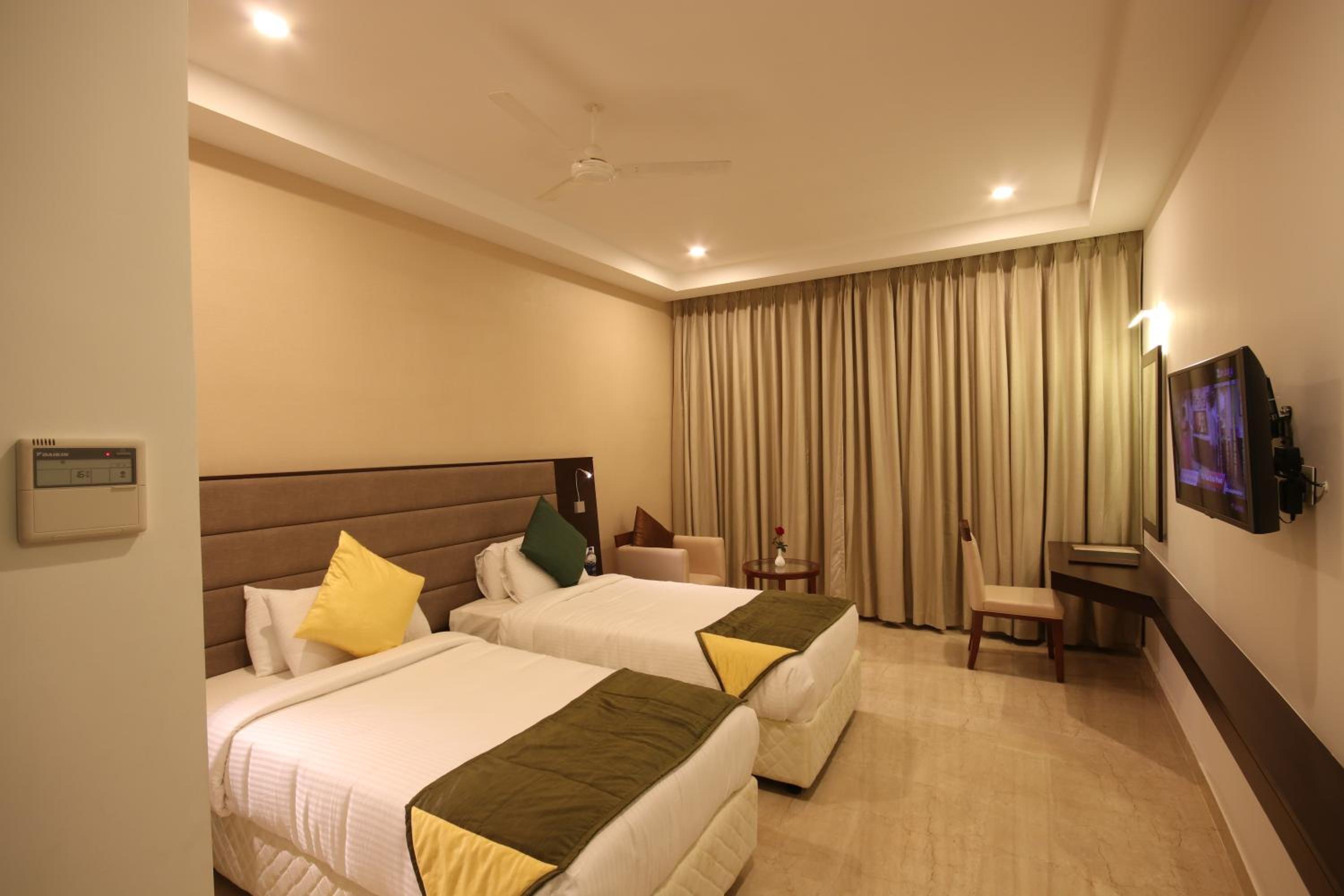Large Double or Twin Room photo 3