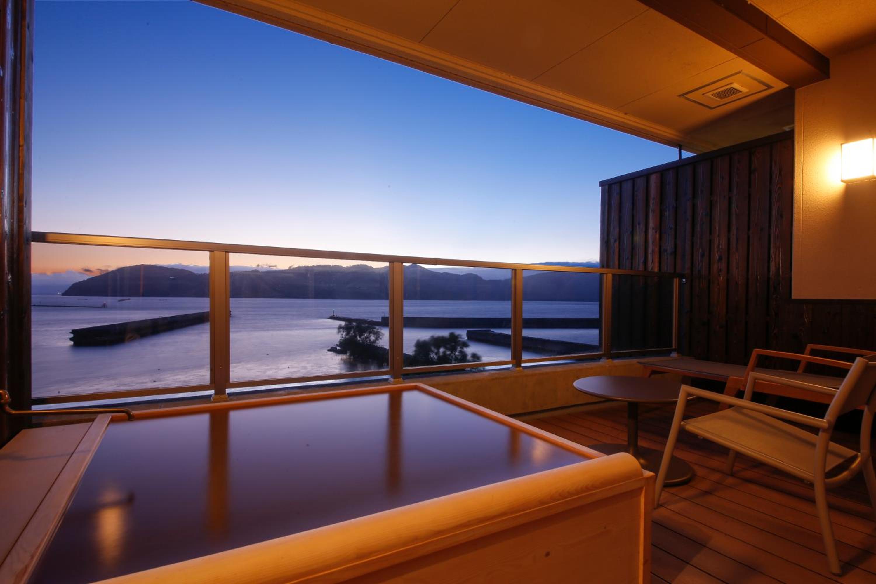 Suite with Lake View photo 2