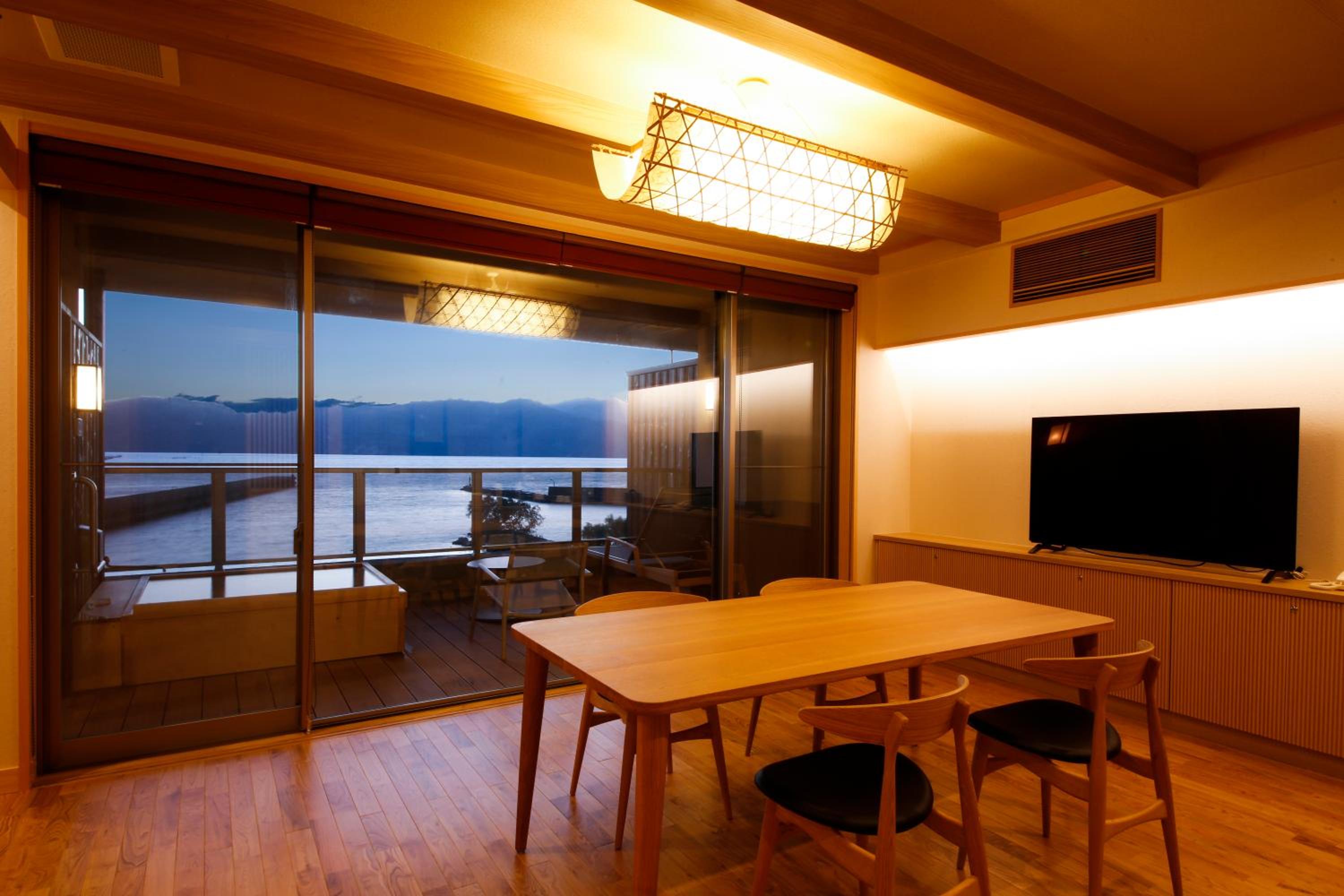 Suite with Lake View photo 3