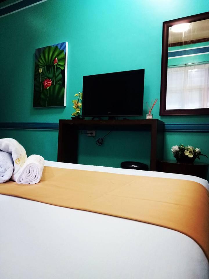 Deluxe Queen Room - Photo 4