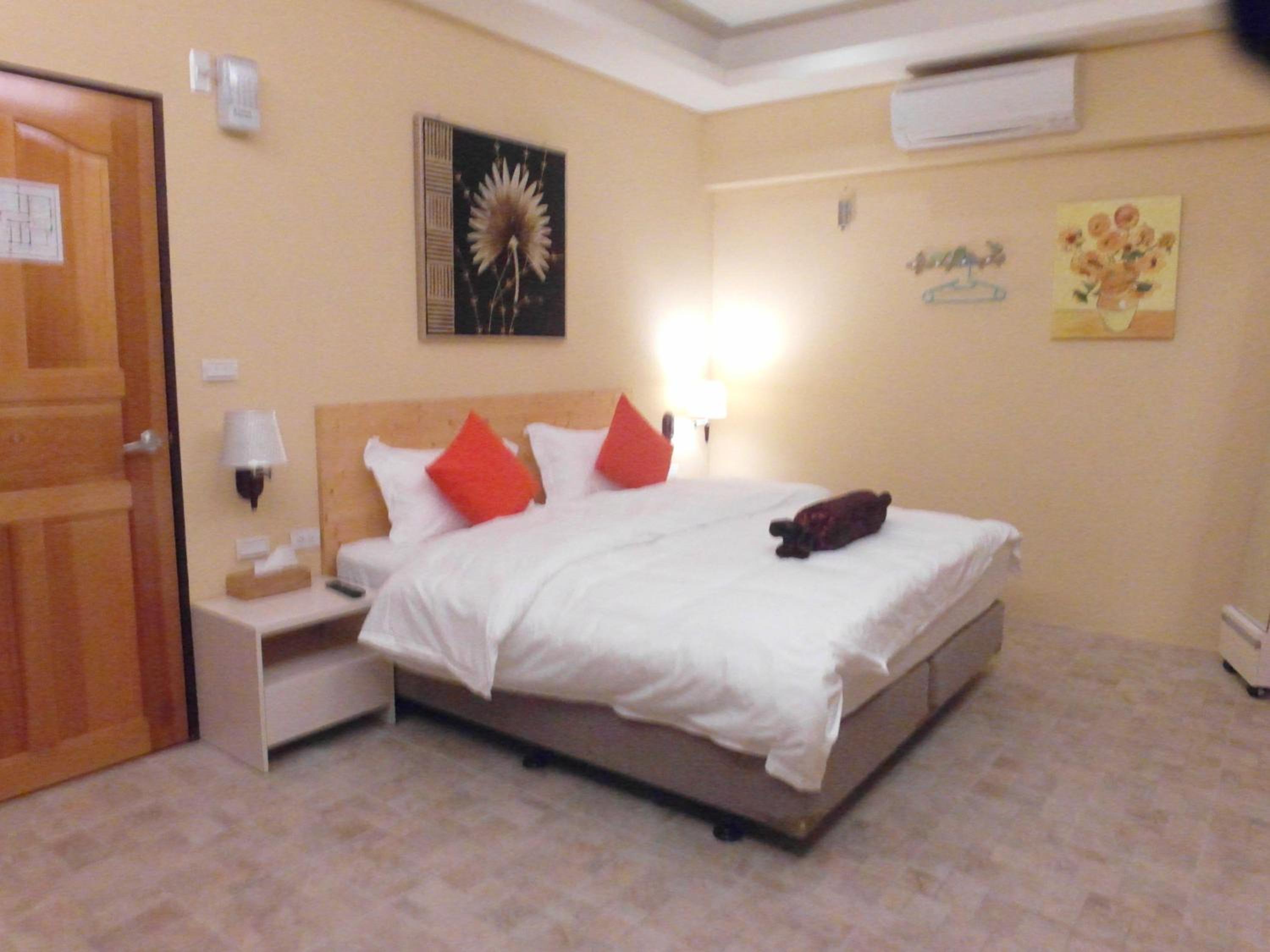 Queen Room with Balcony photo 3