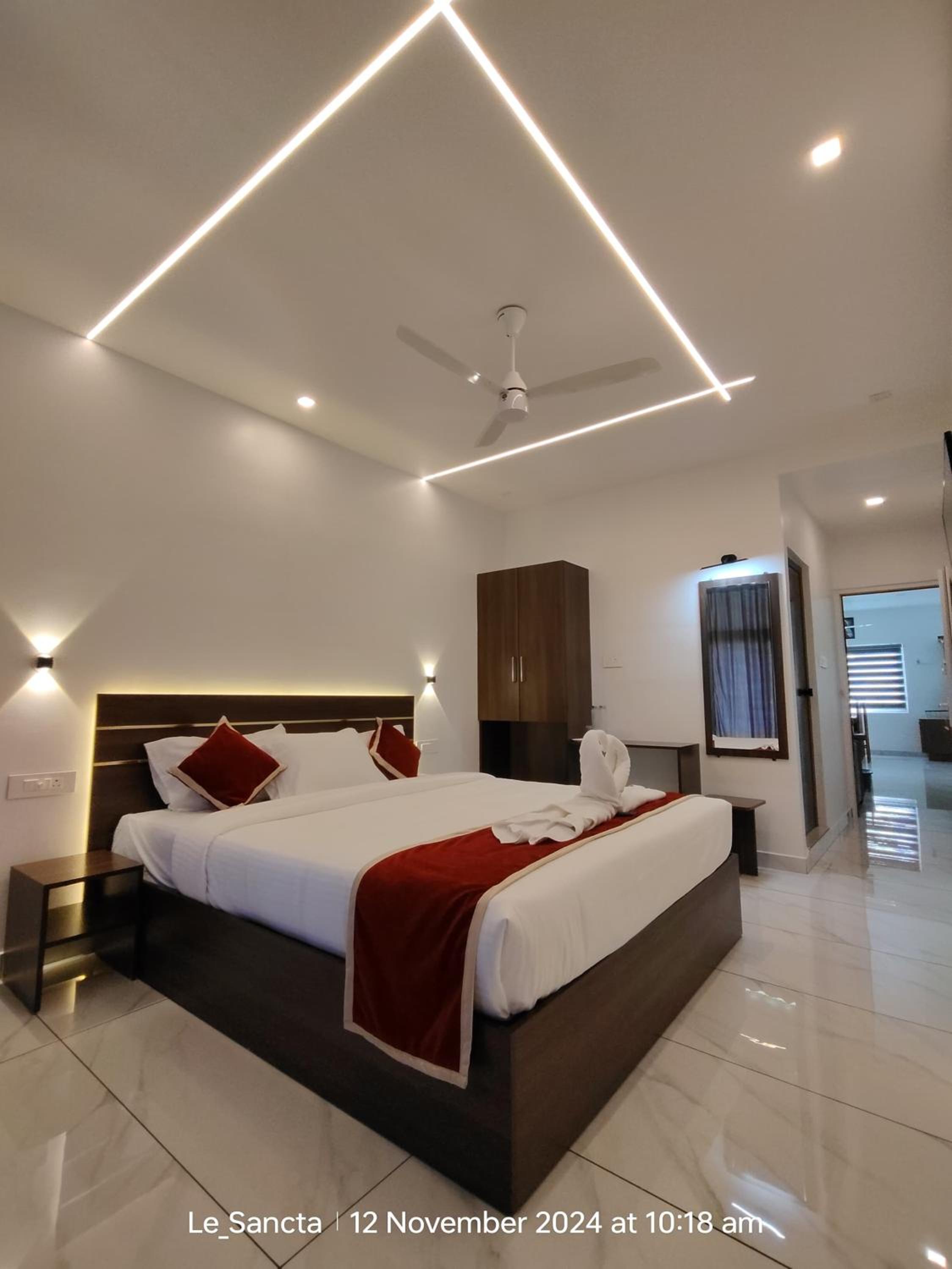 Superior King Room photo 2