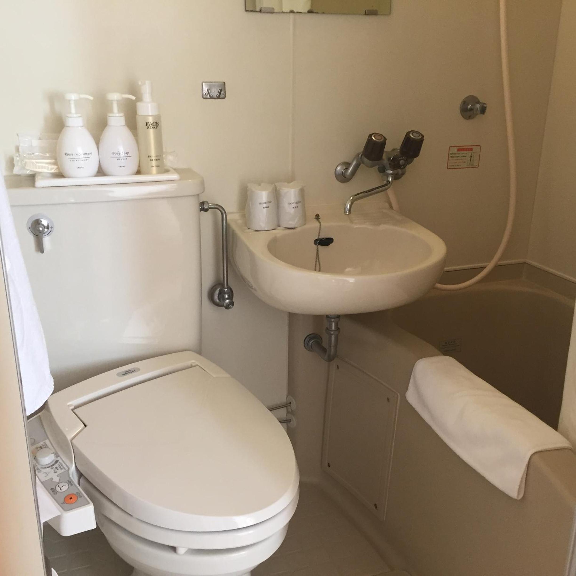 Double Room with Small Double Bed - Non-Smoking (1 Adult) photo 2
