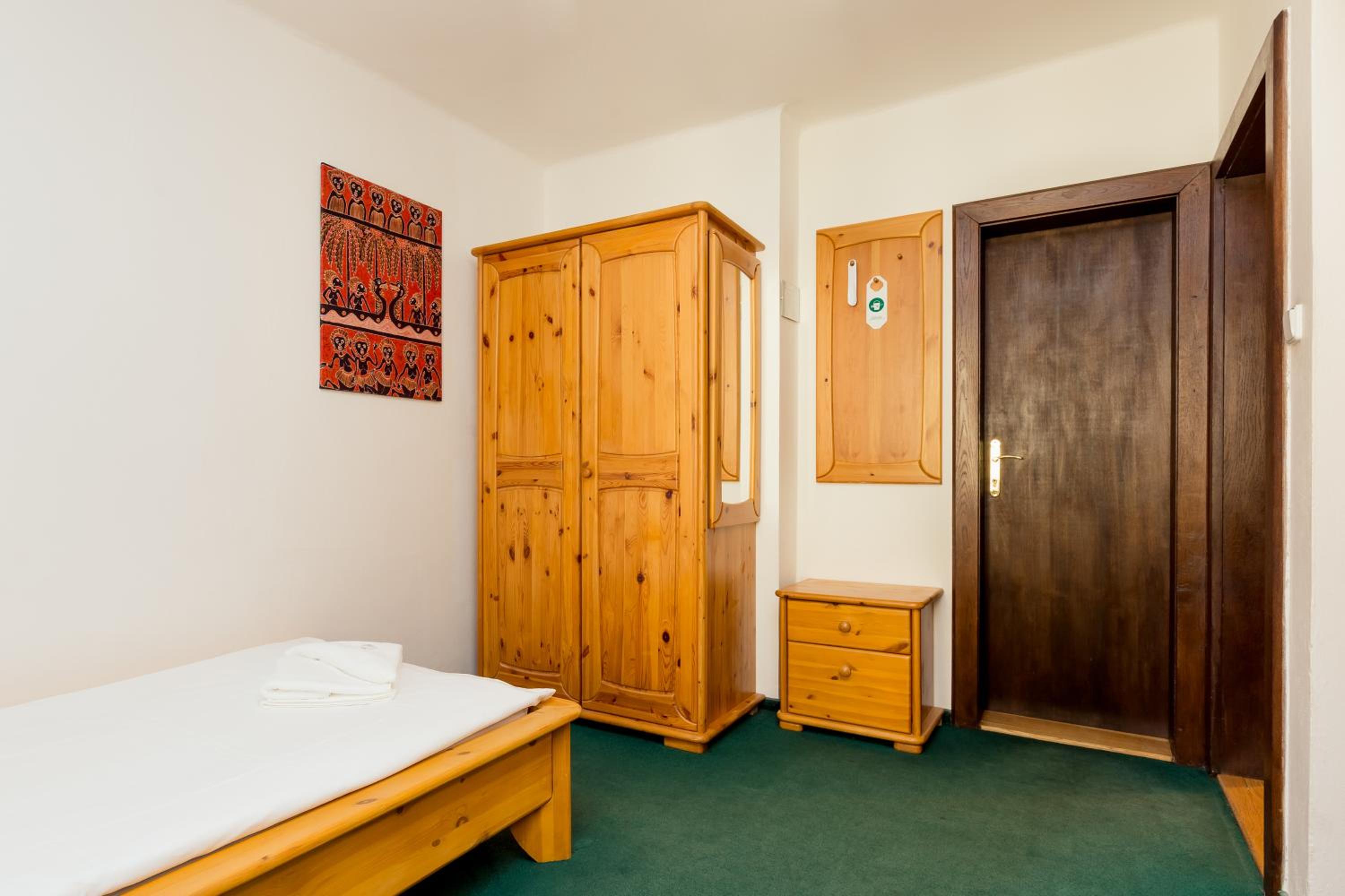Classic Single Room with Shower photo 2