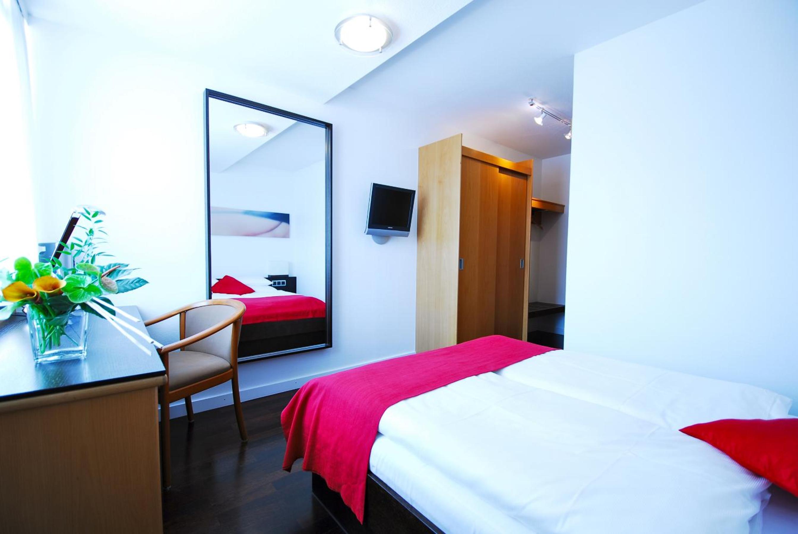 Budget Double Room photo 3