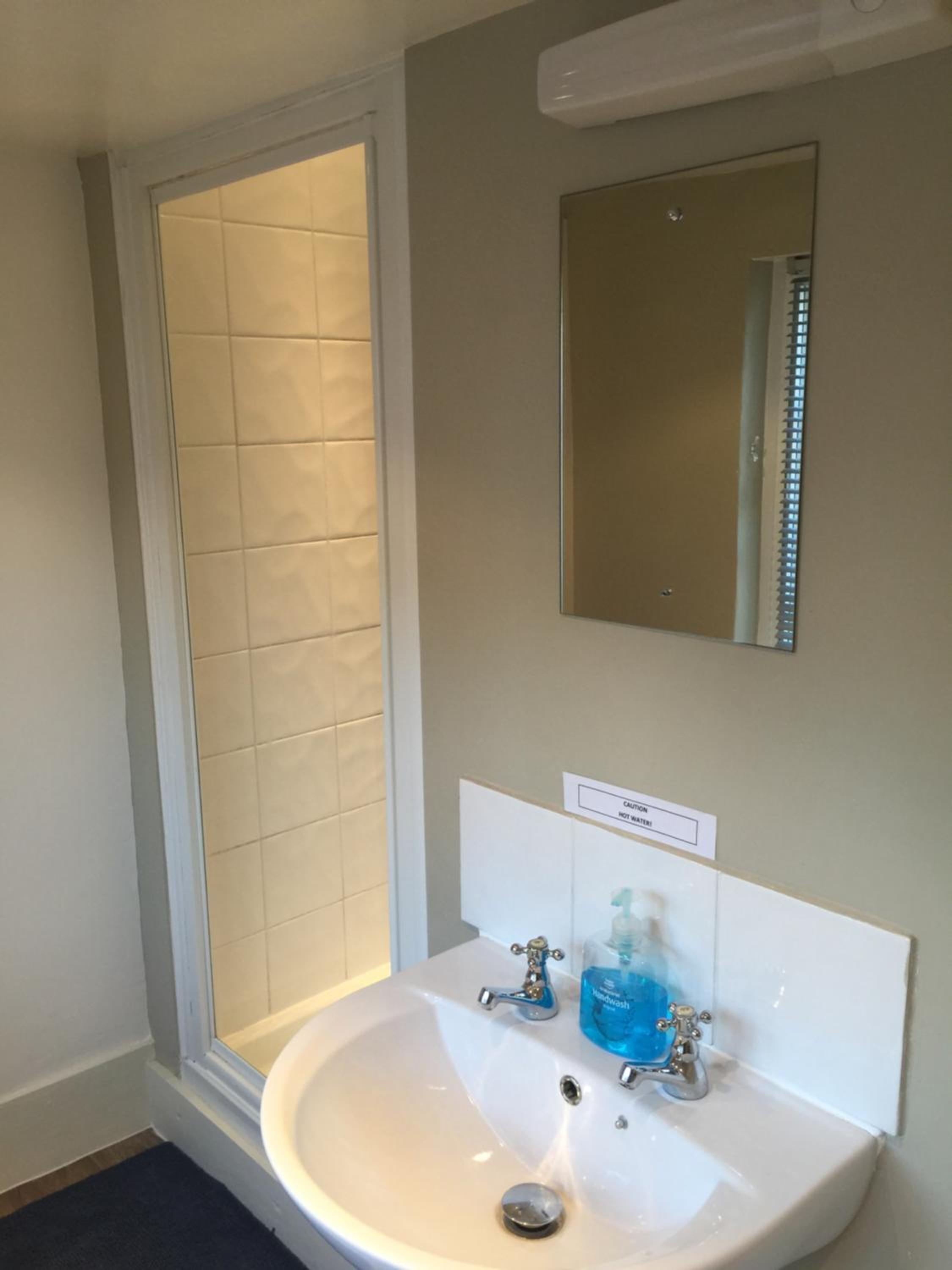 Double Room - Photo 2