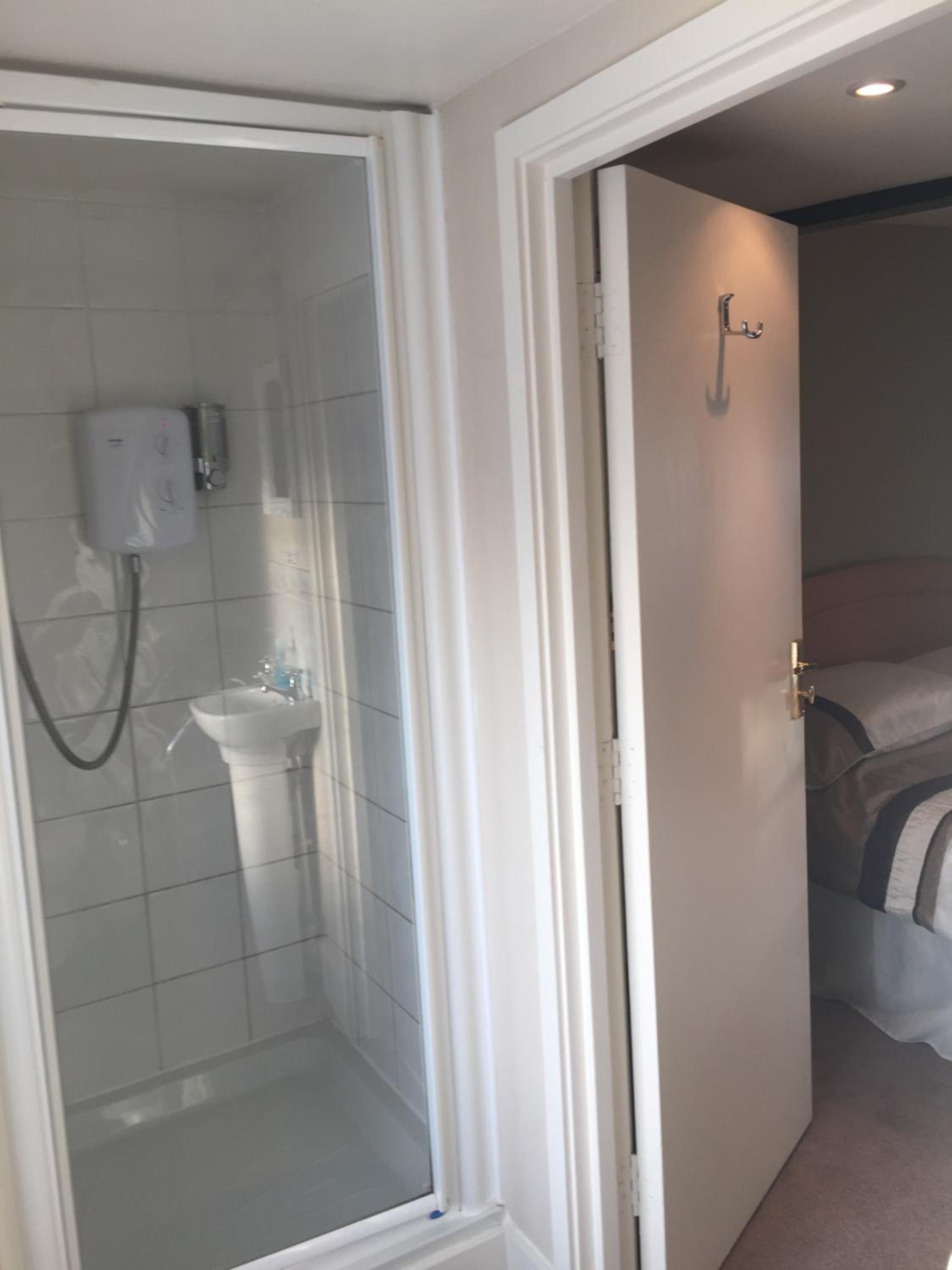 Double Room - Photo 7